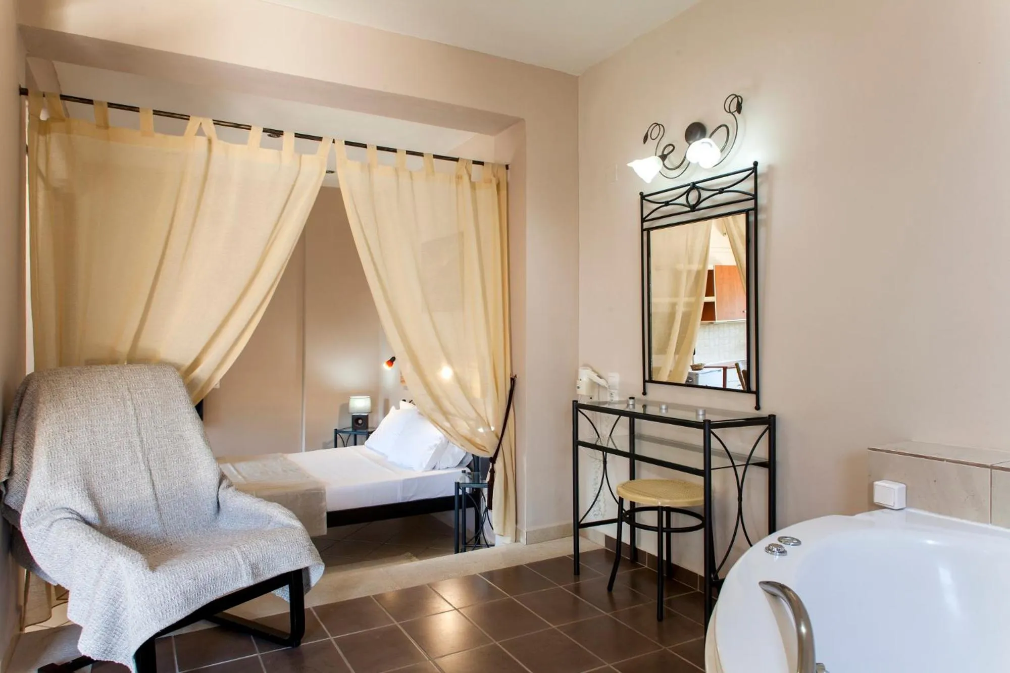 Bedroom, Bed in Estate Kares