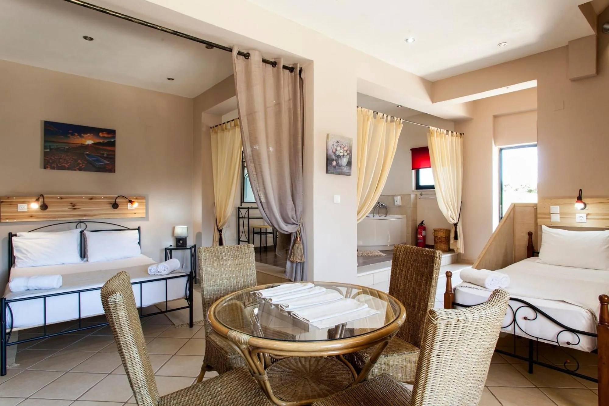 Photo of the whole room, Bed in Estate Kares