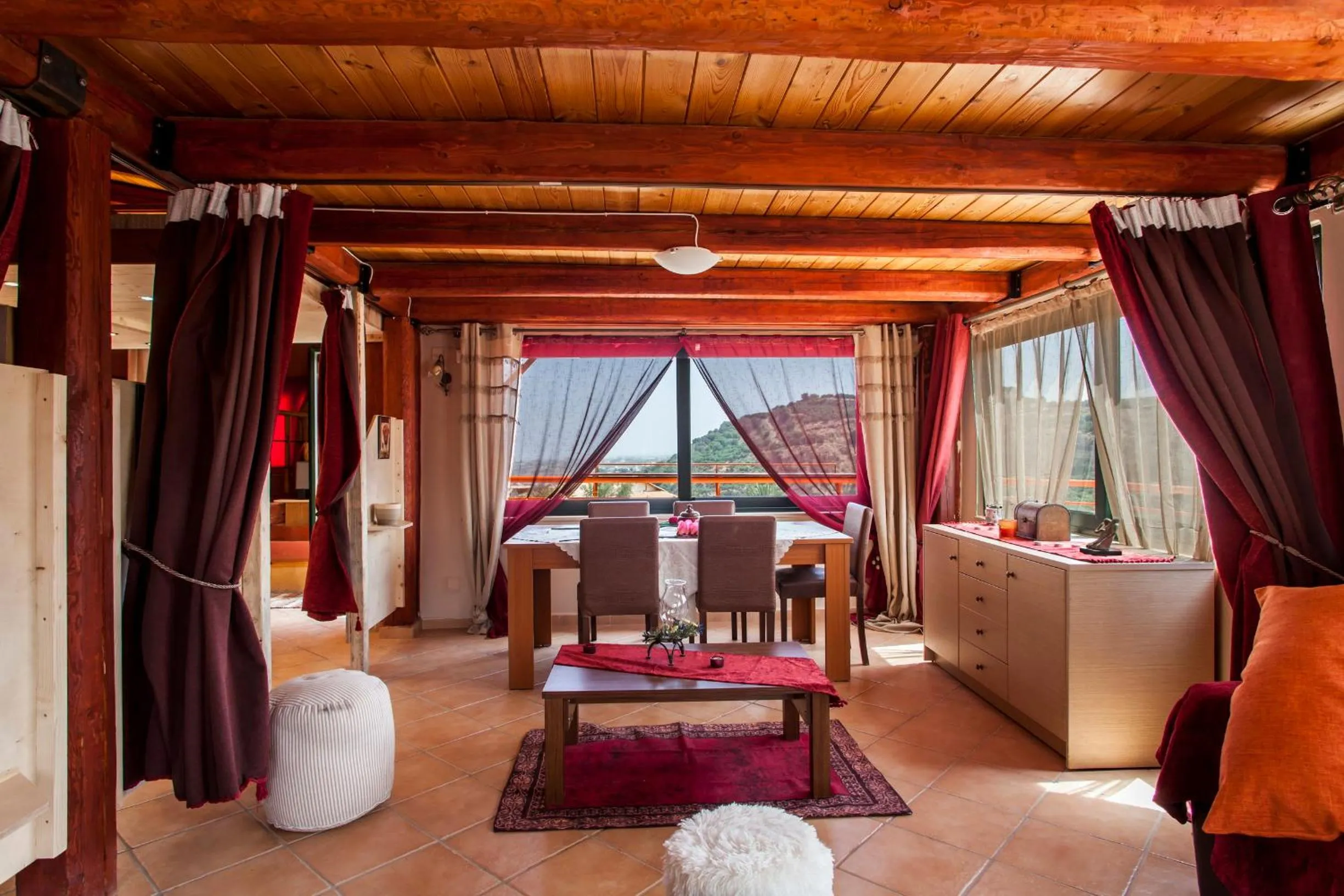 Seating area in Estate Kares