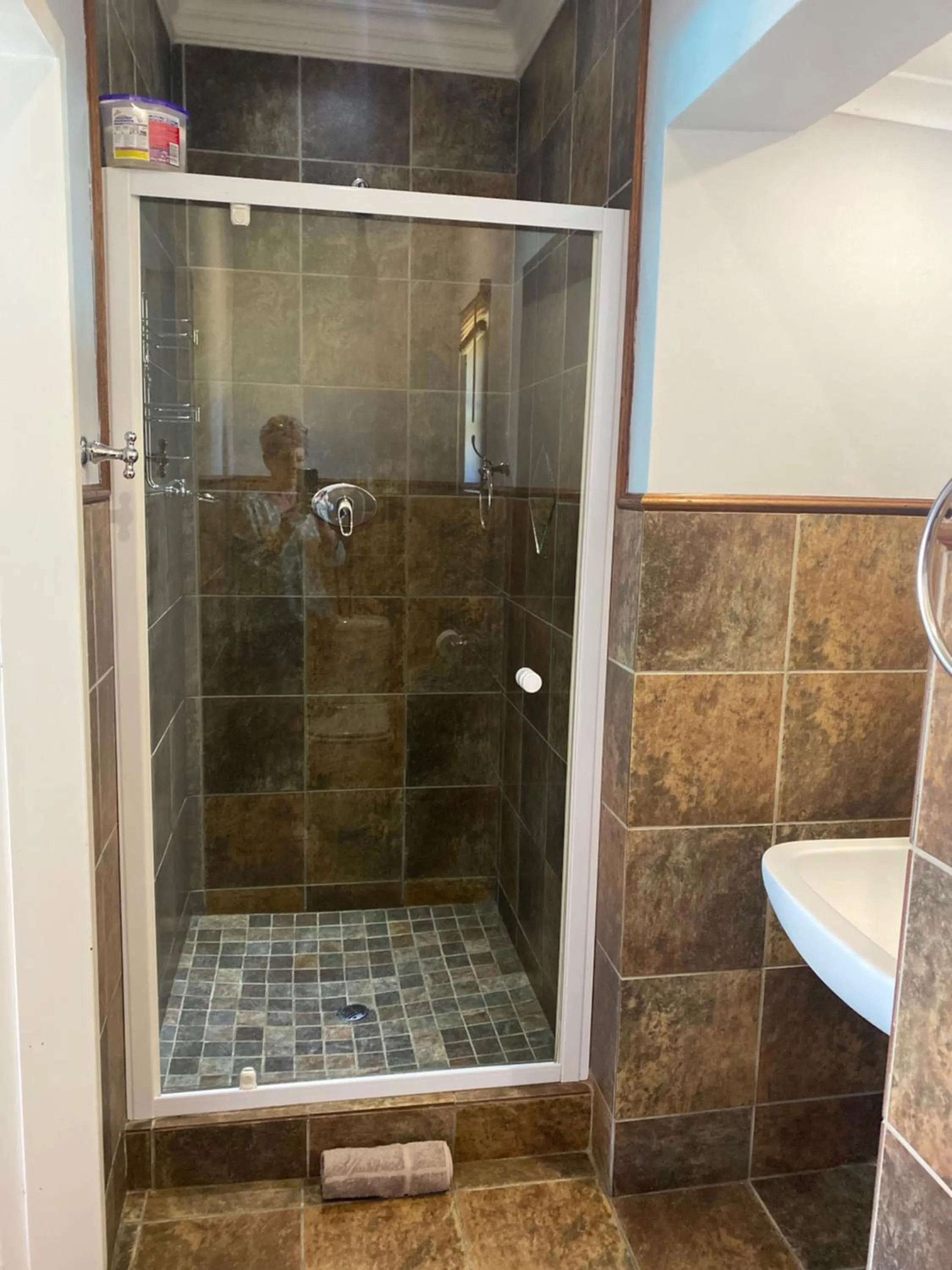 Shower in Diamond Rose Guest House