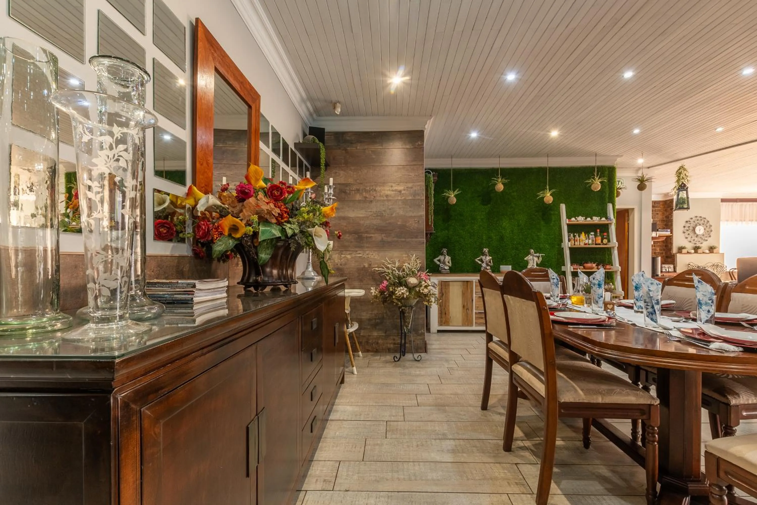 Breakfast in Diamond Rose Guest House