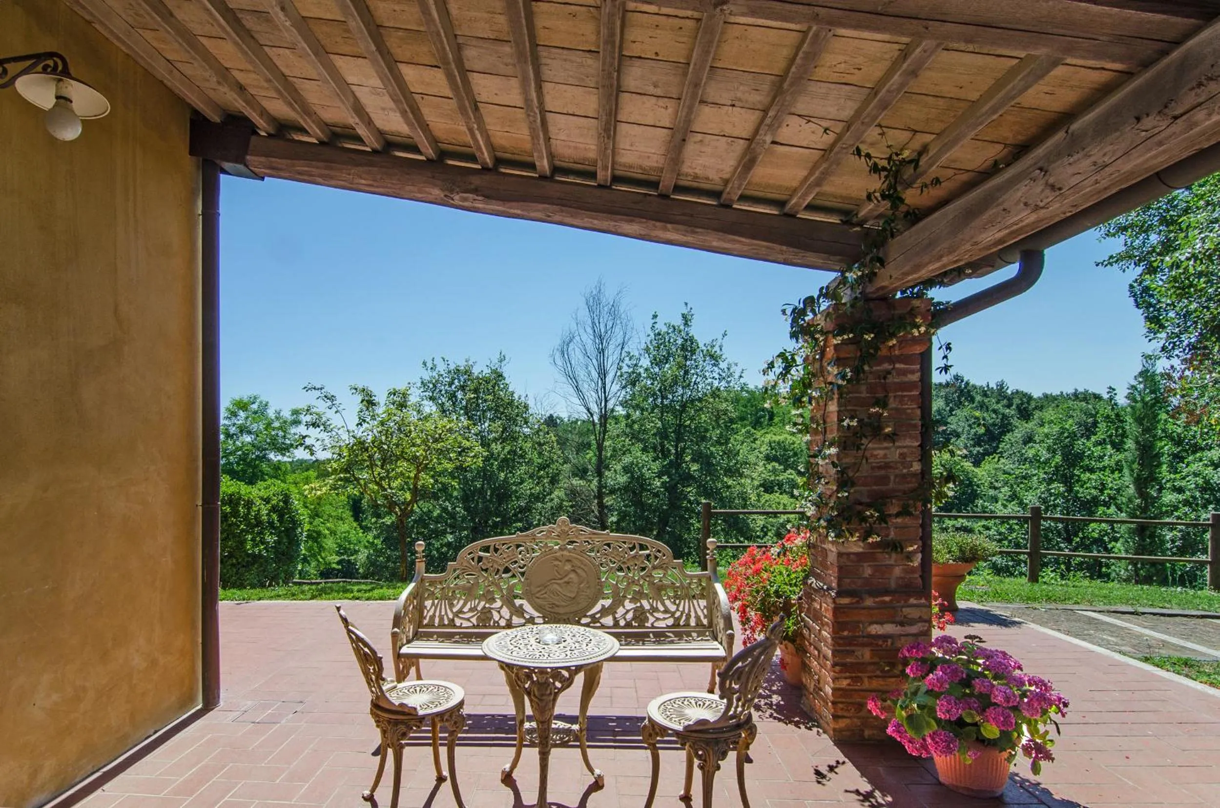 Patio in Agriturismo Valliferone