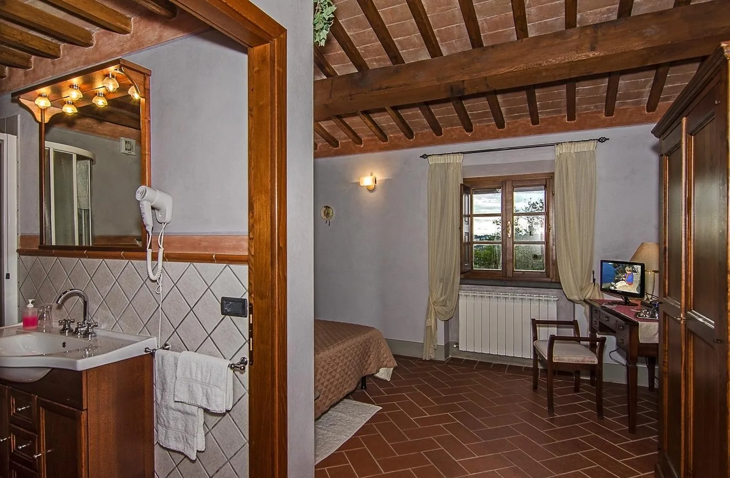 Photo of the whole room in Agriturismo Valliferone