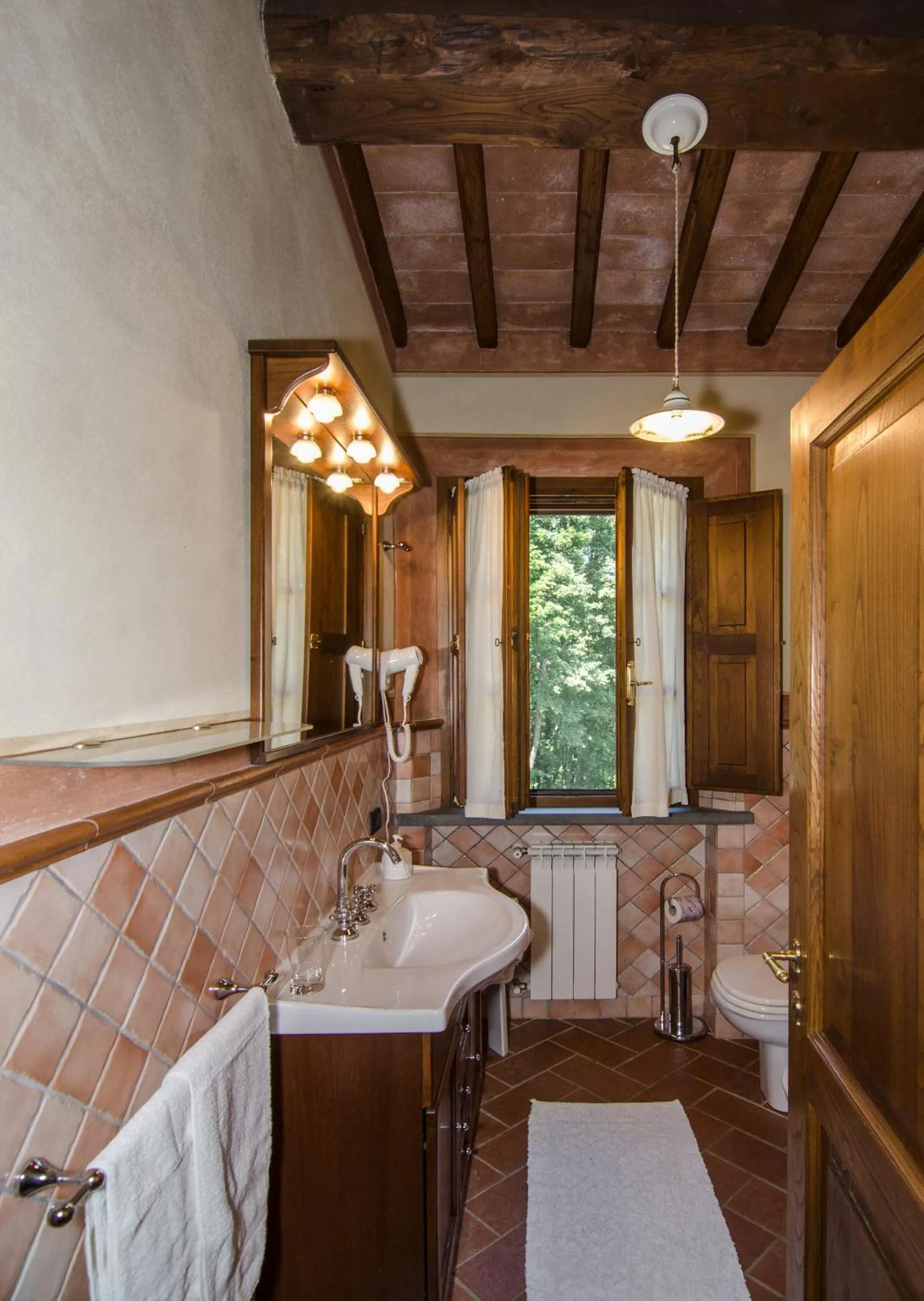 Bathroom in Agriturismo Valliferone