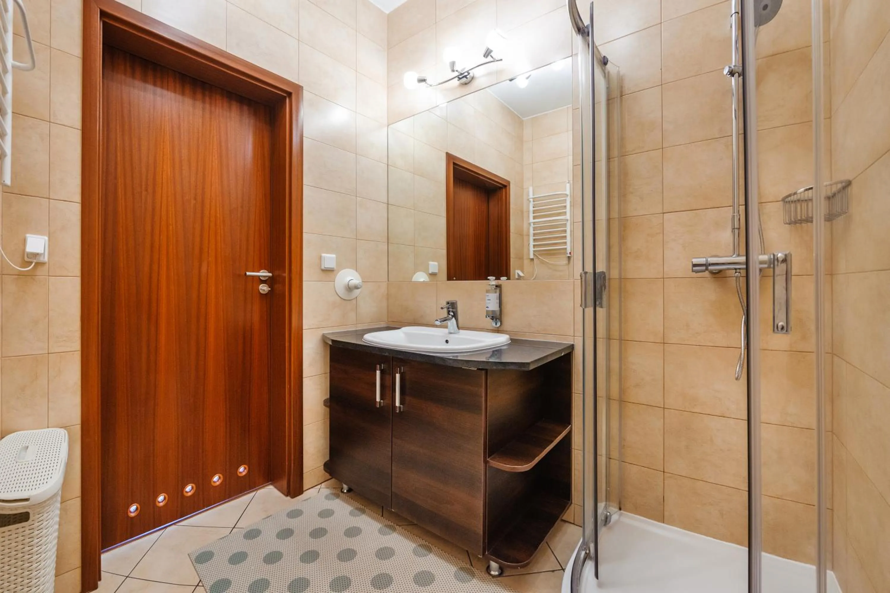 Shower in Plaża I, Sun & Snow