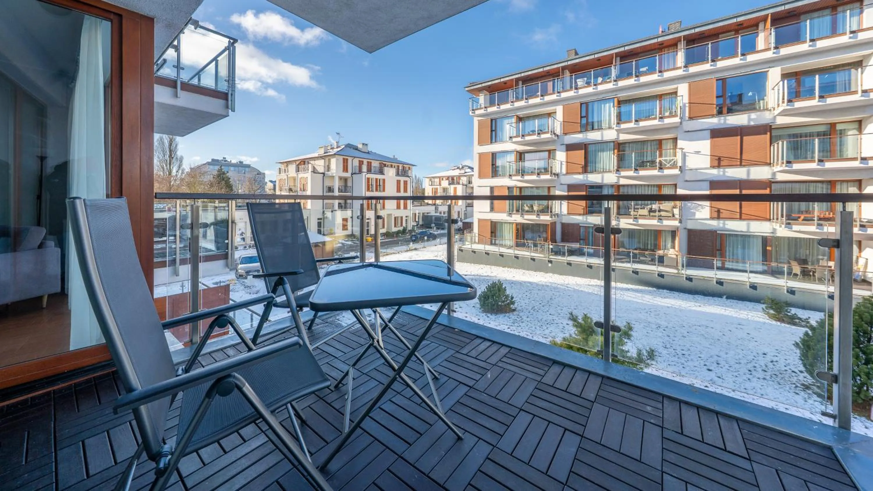 Day in Plaża I, Sun & Snow