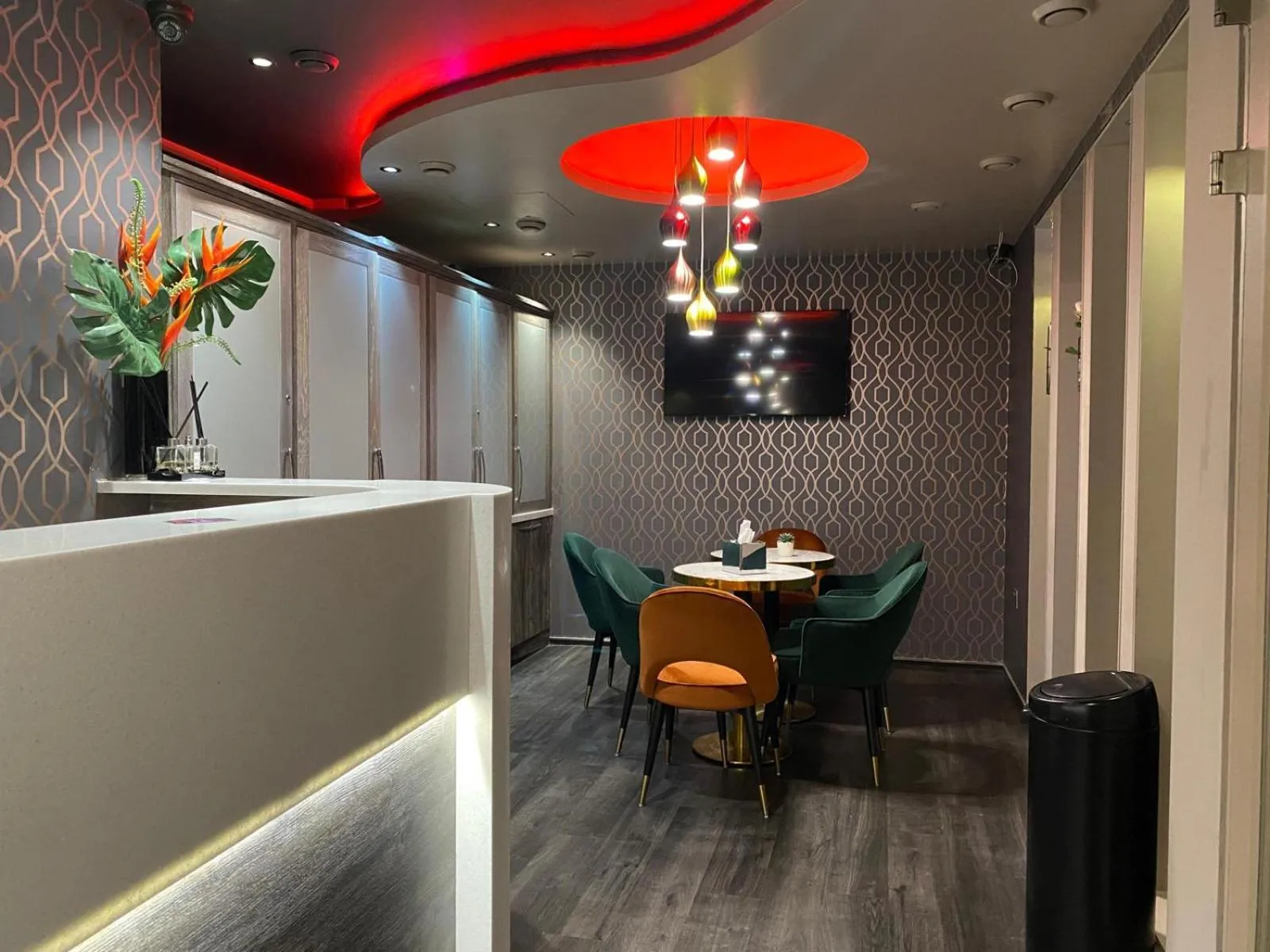 Lobby or reception in London Court Hotel