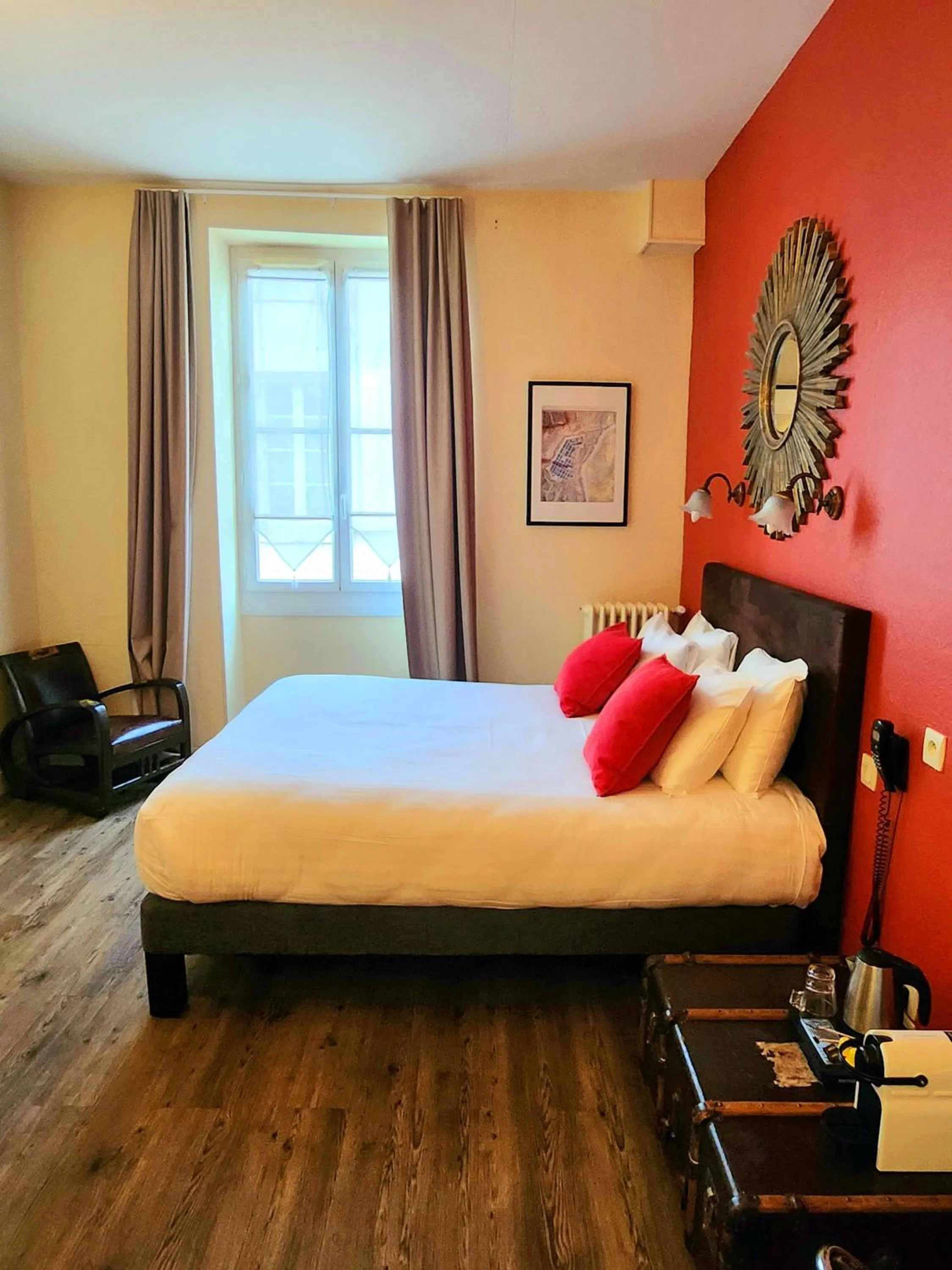 Bedroom, Bed in Logis Hôtel Lafayette Rochefort France