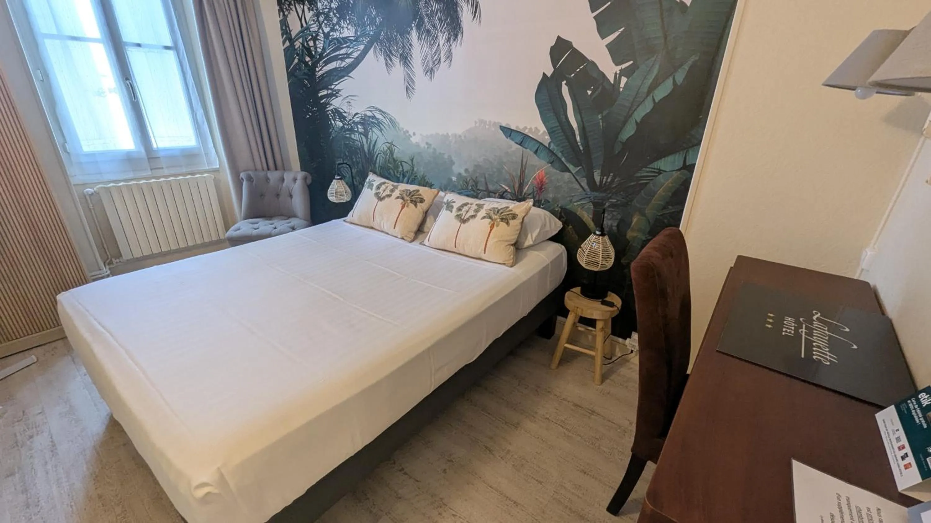 Bedroom, Bed in Logis Hôtel Lafayette Rochefort France