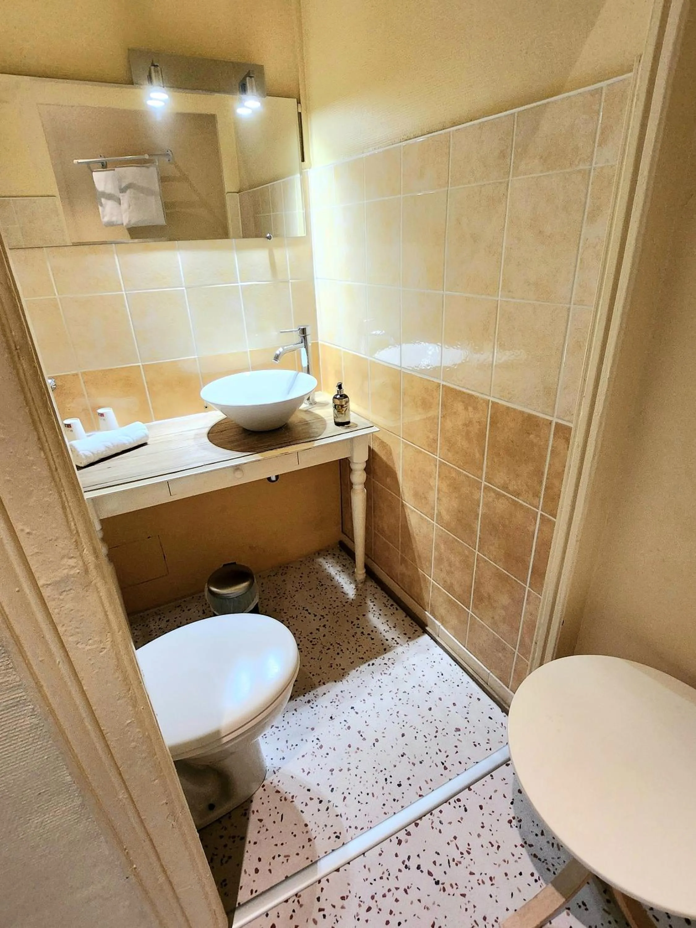 Bathroom in Logis Hôtel Lafayette Rochefort France