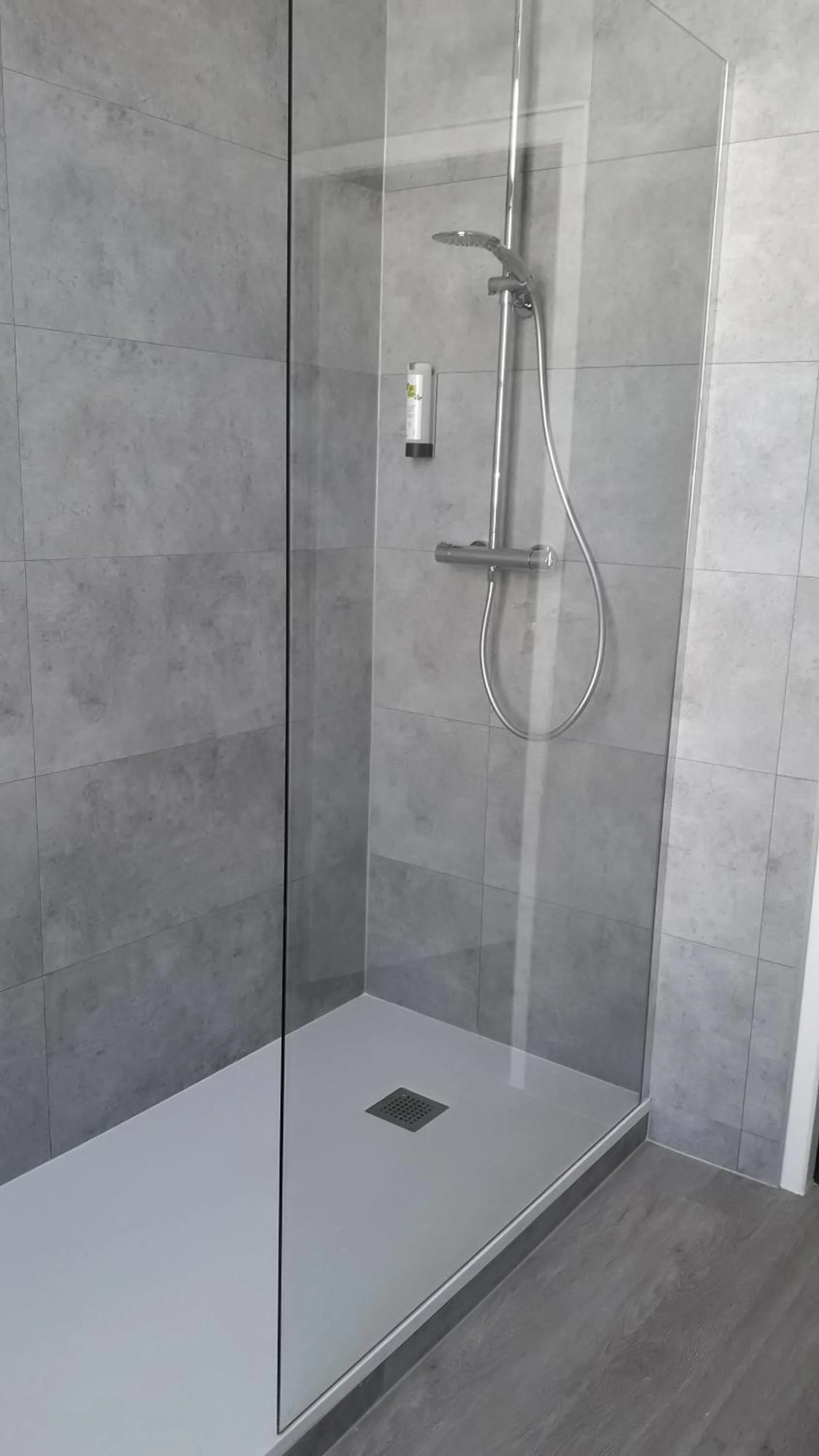 Bathroom in Logis Hôtel Lafayette Rochefort France