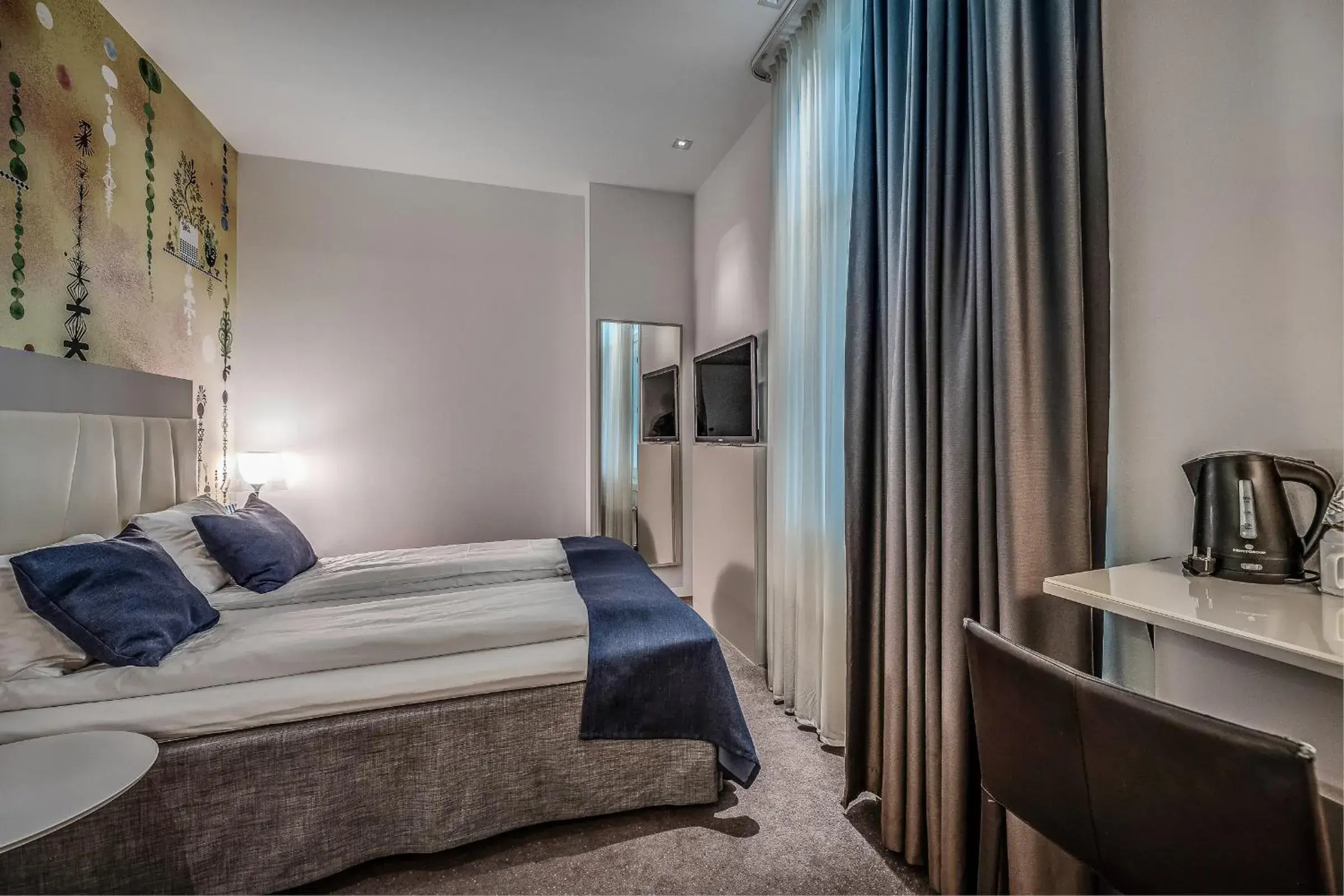 Compact Single in Quality Hotel Waterfront Compact Single in Quality Hotel Waterfront