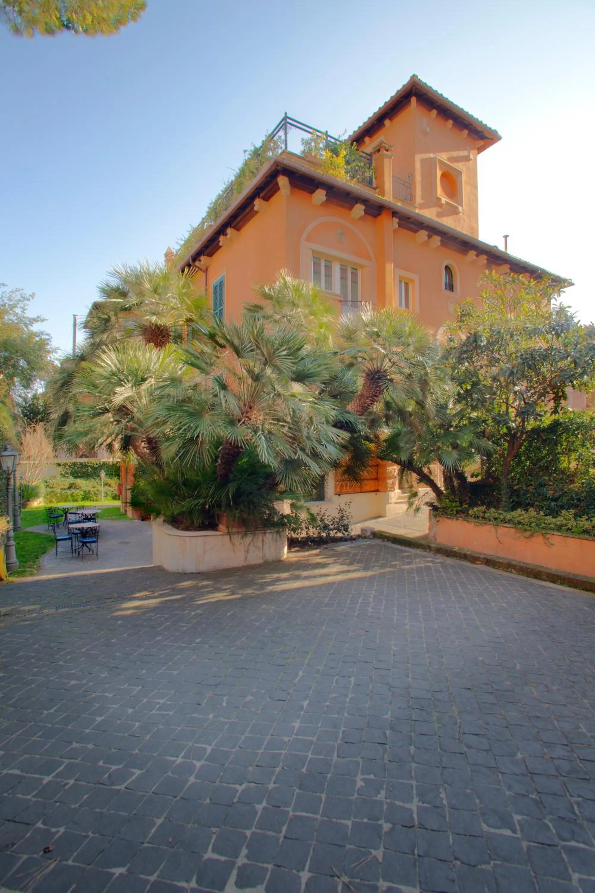 Facade/entrance in Hotel Aventino