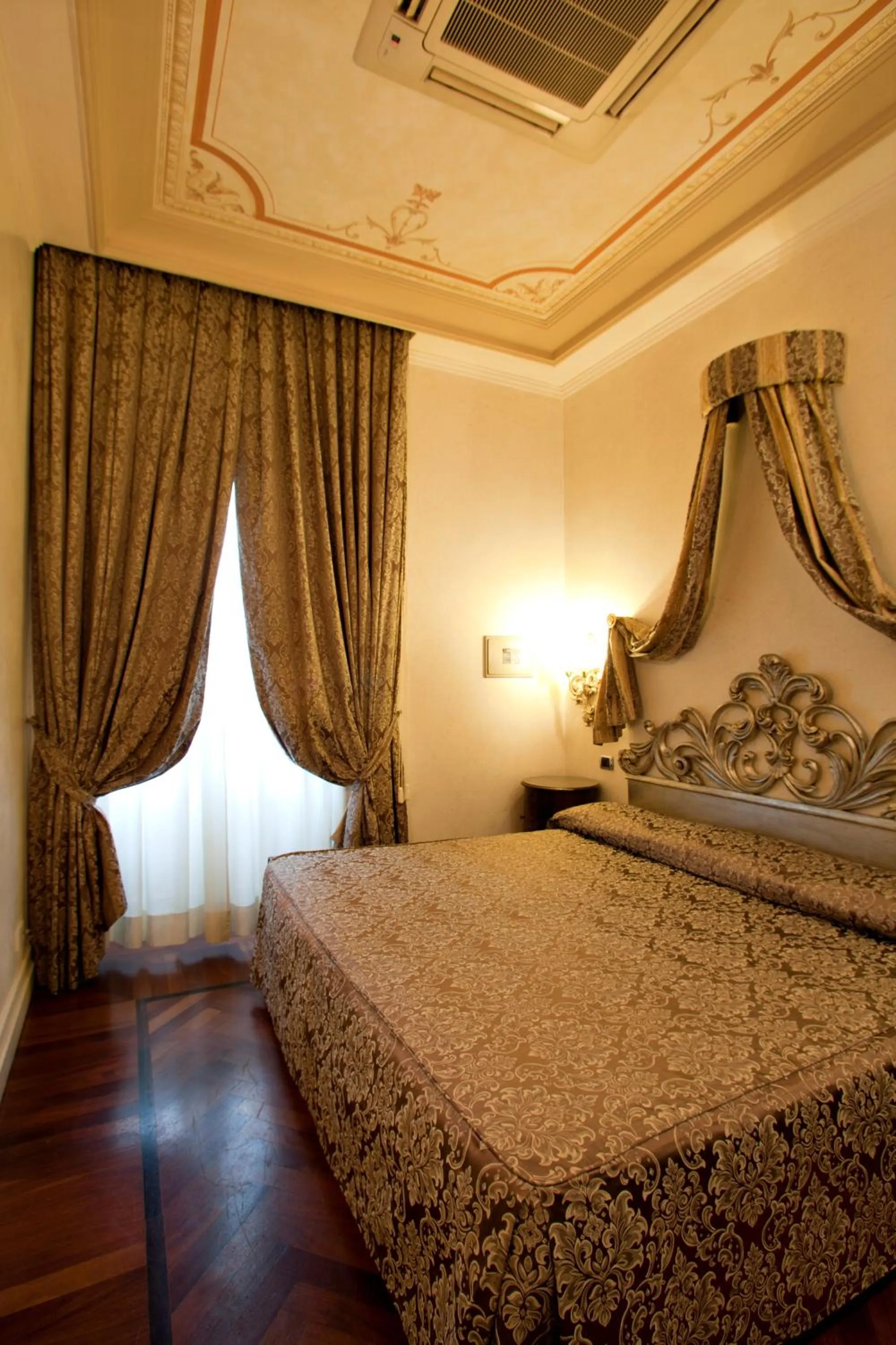 Bed in Hotel Aventino