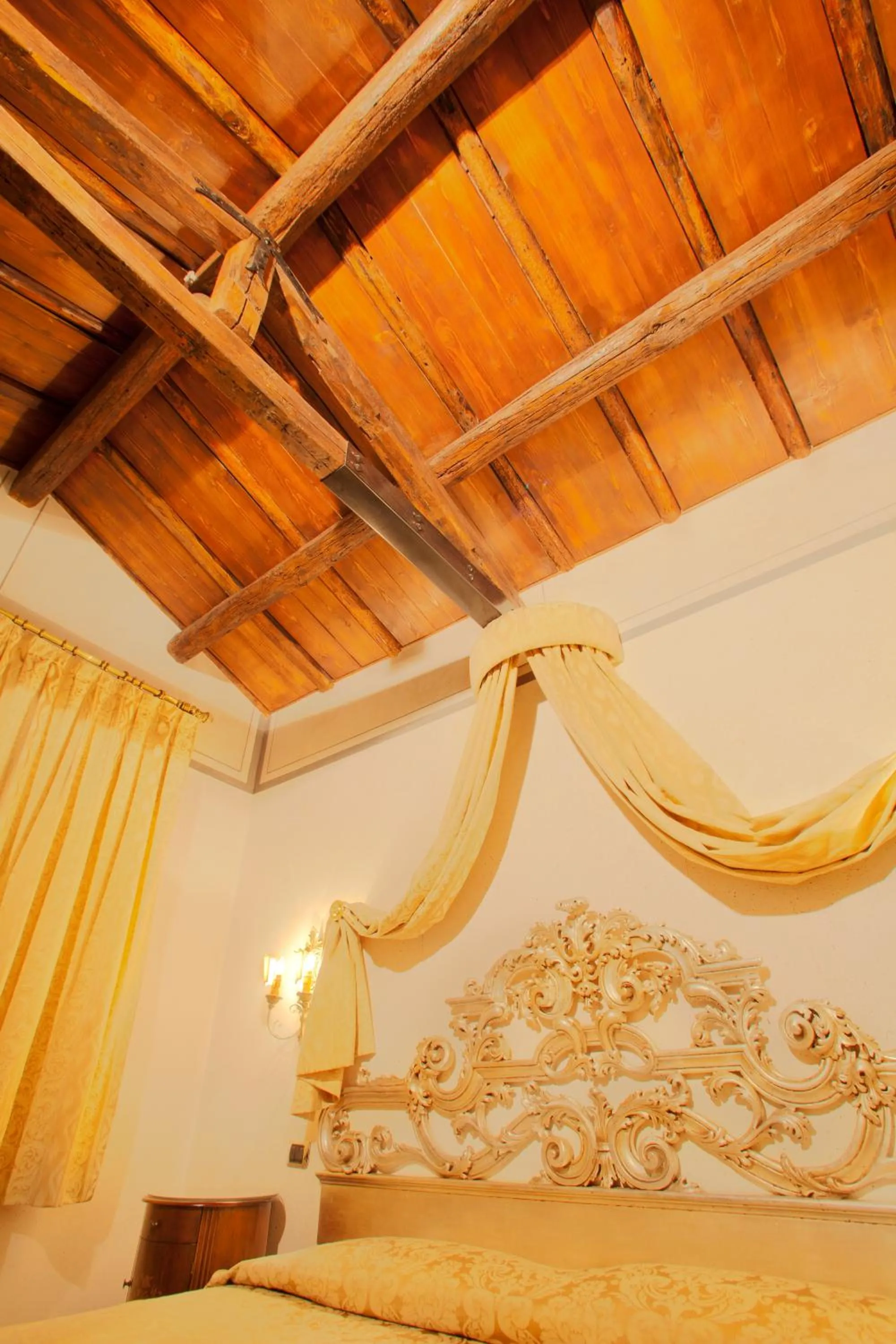 Bed in Hotel Aventino