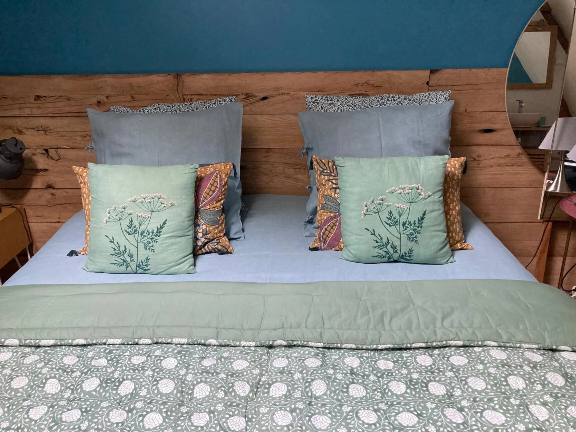 Bed in Le Pigeonnier, maison d'hôtes et Spa