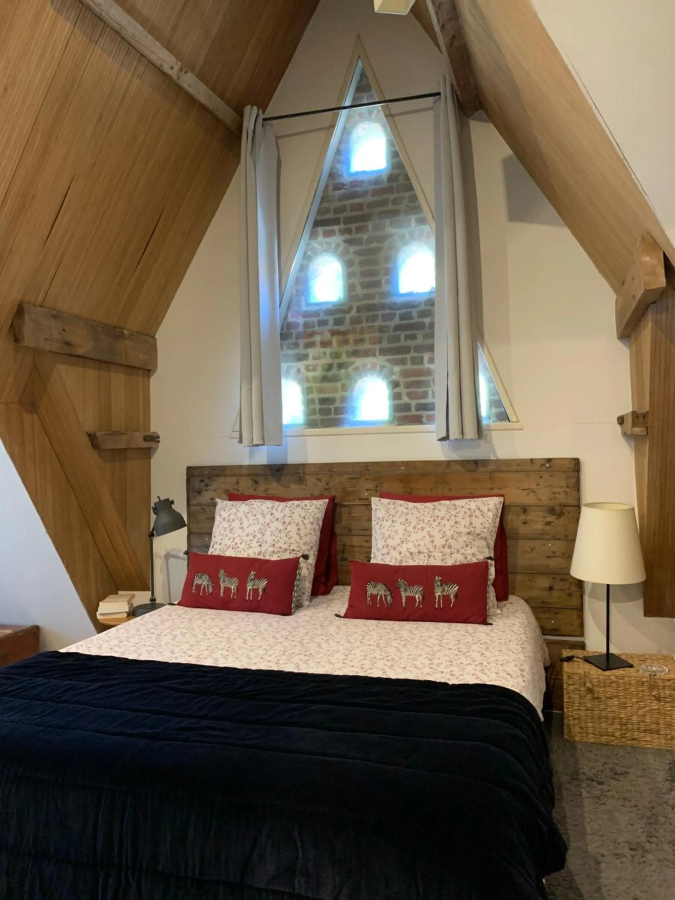 Bed in Le Pigeonnier, maison d'hôtes et Spa