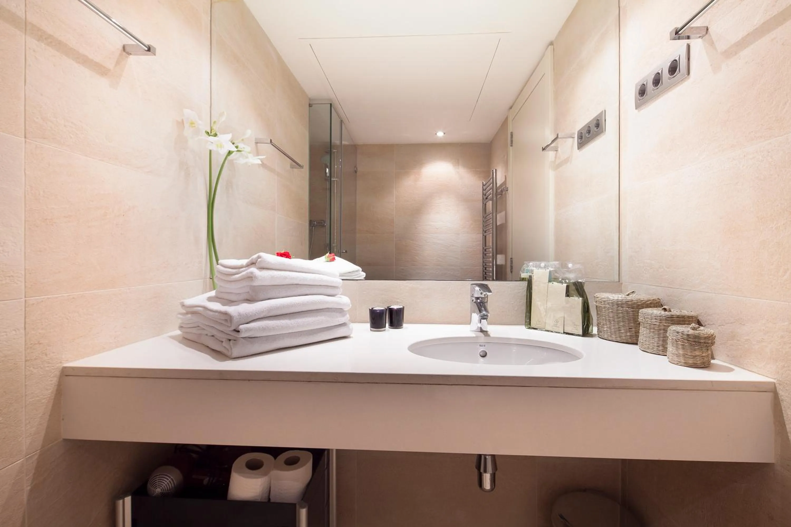 Bathroom in Inside Barcelona Apartments Mercat