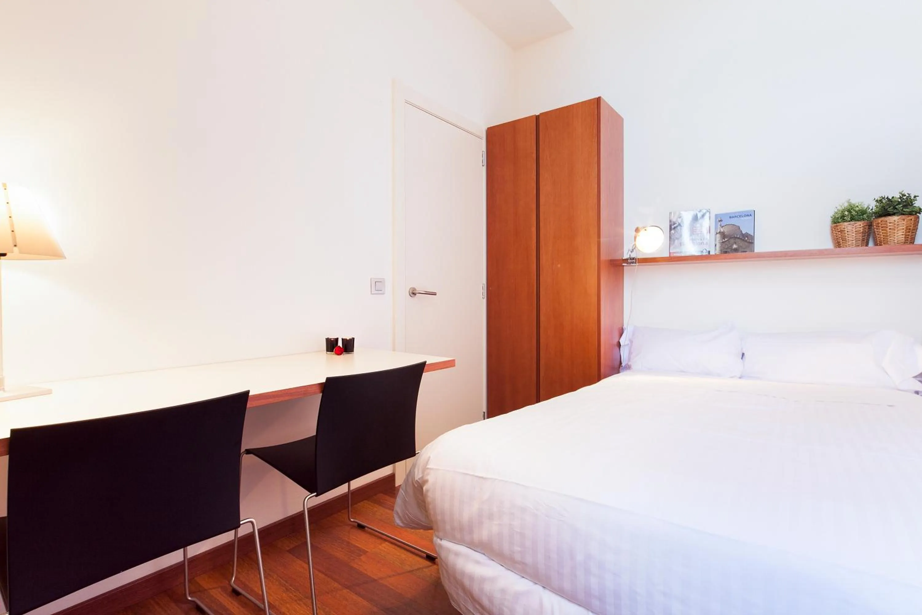 Seating area, Bed in Inside Barcelona Apartments Mercat