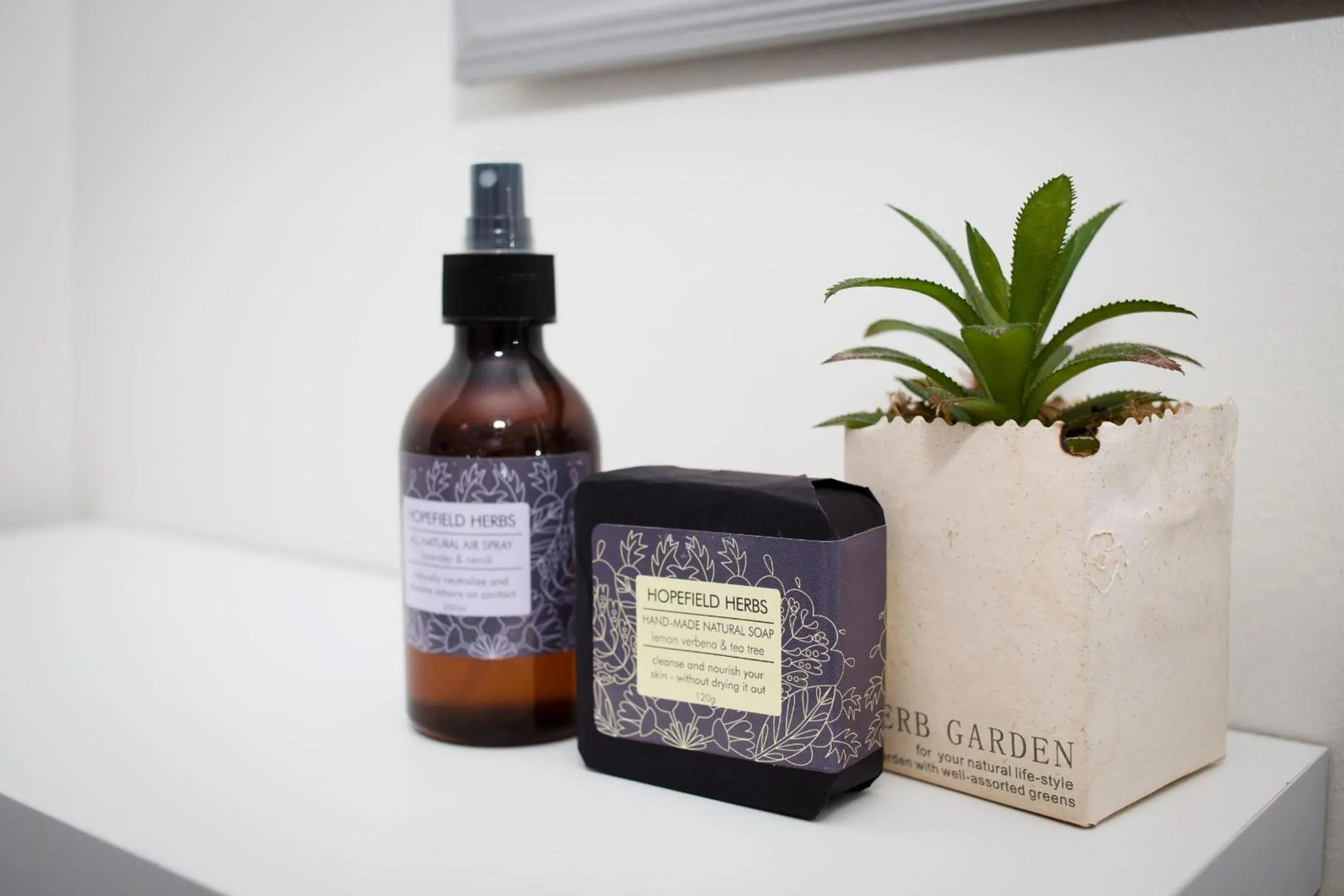 Bathroom in Three Feathers Cottages