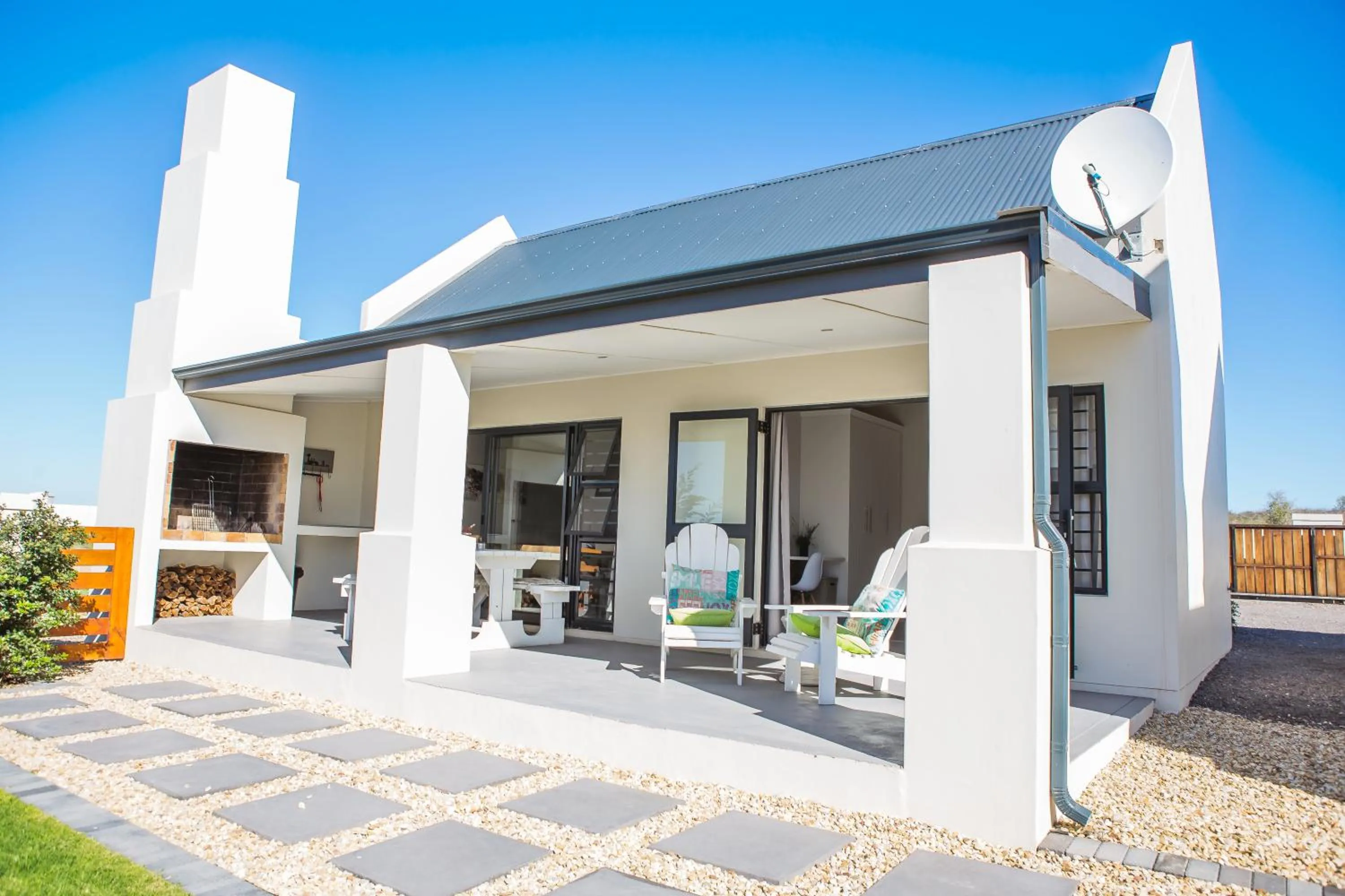 Property building in Three Feathers Cottages