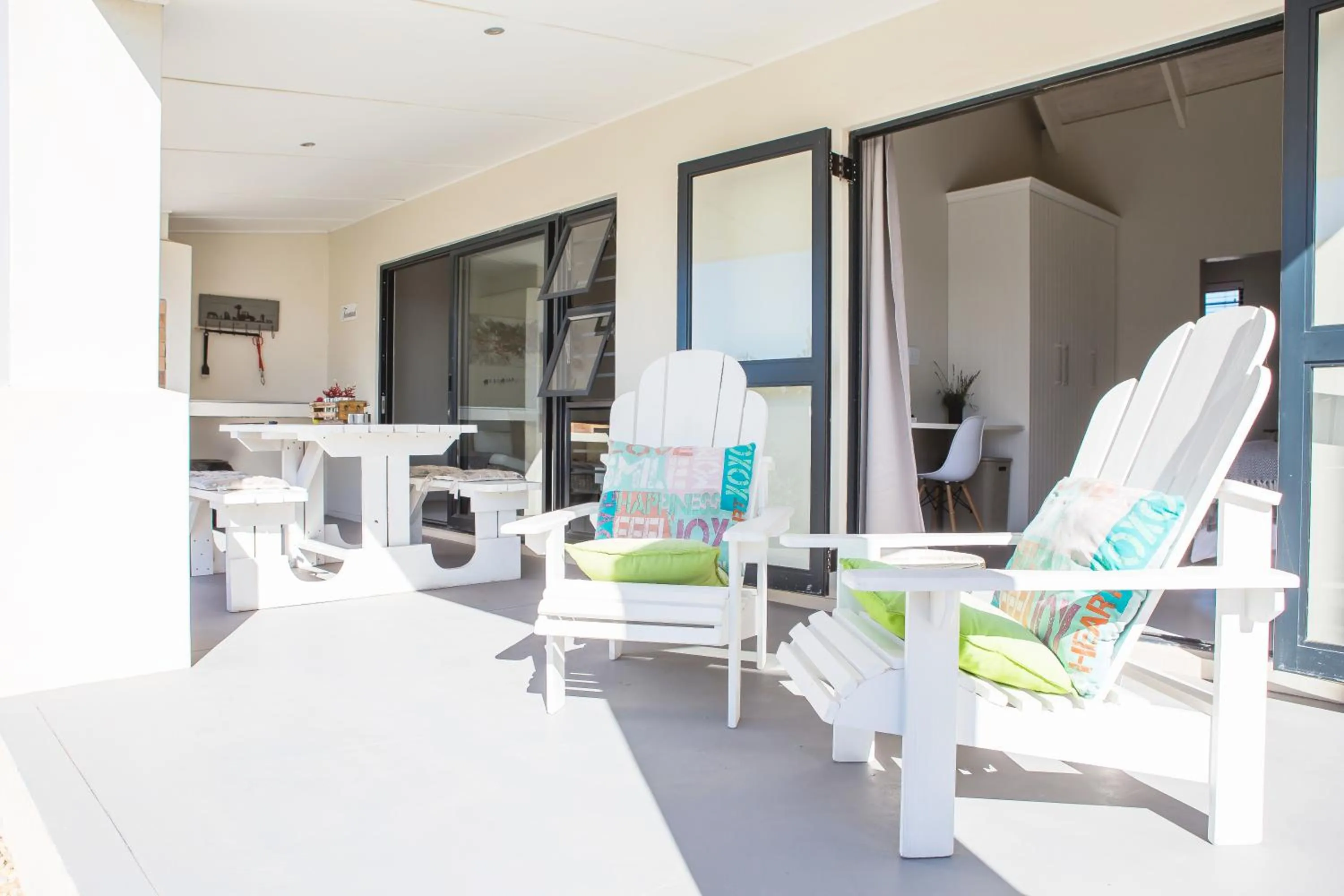Patio in Three Feathers Cottages