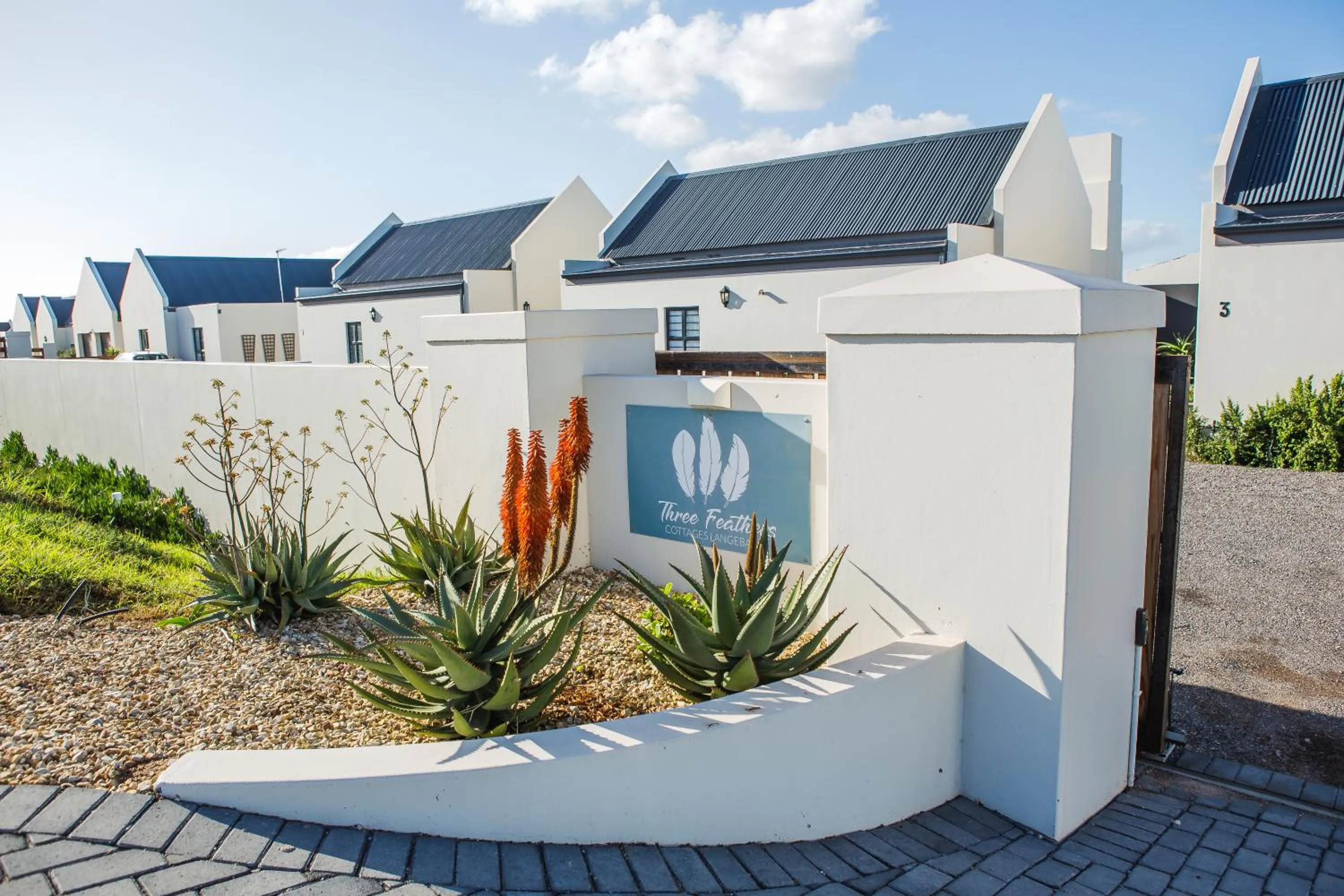 Facade/entrance in Three Feathers Cottages