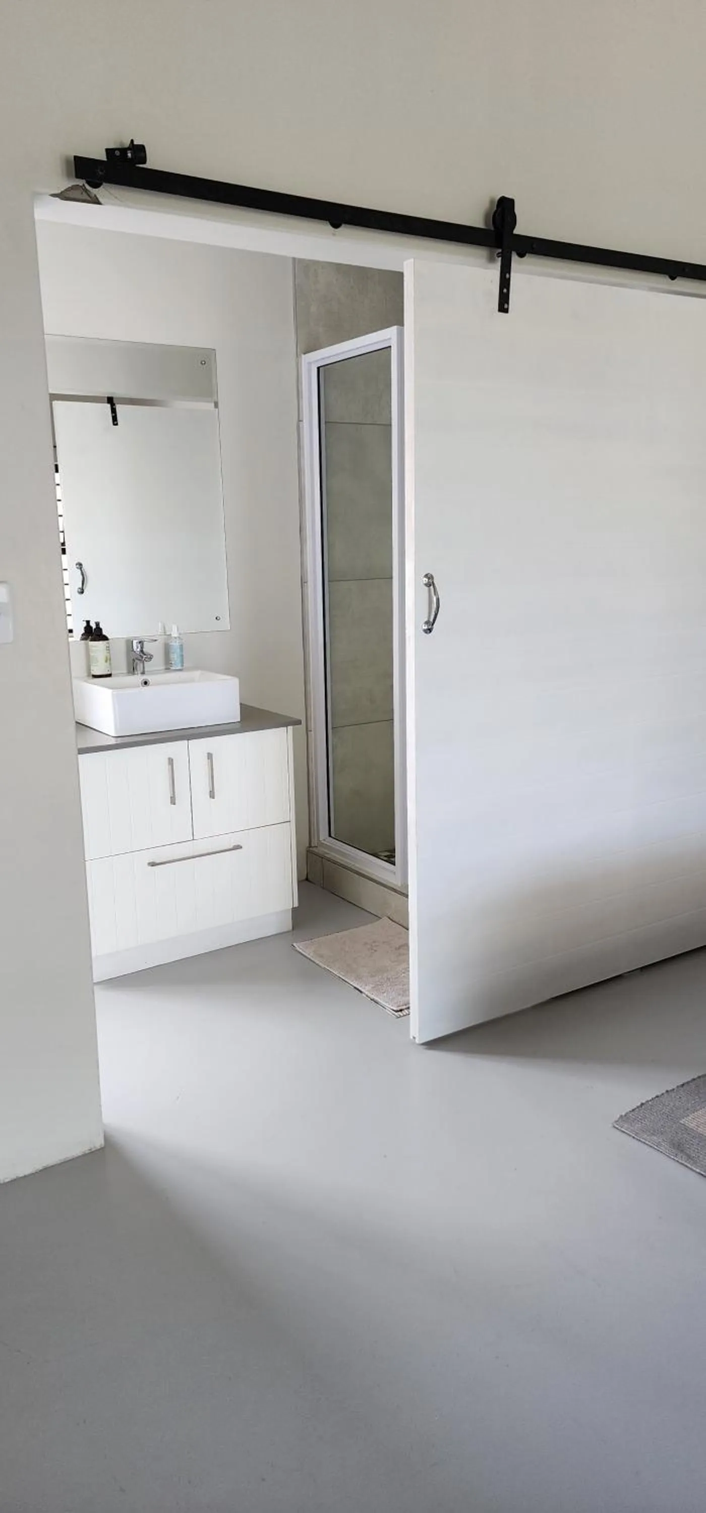 Bathroom in Three Feathers Cottages