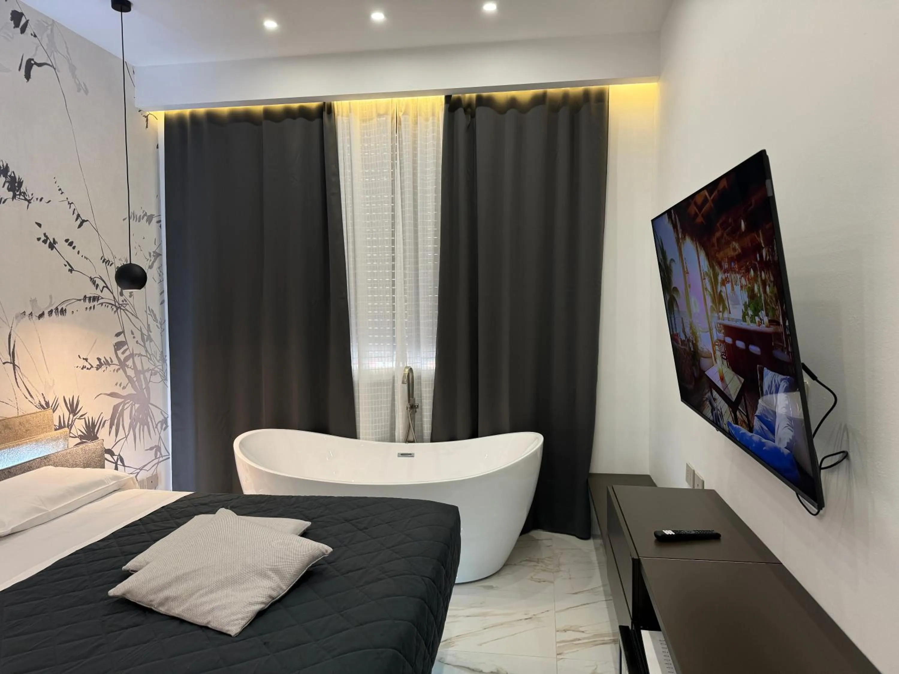 Communal lounge/ TV room, Bed in Relais Stibbert Florence