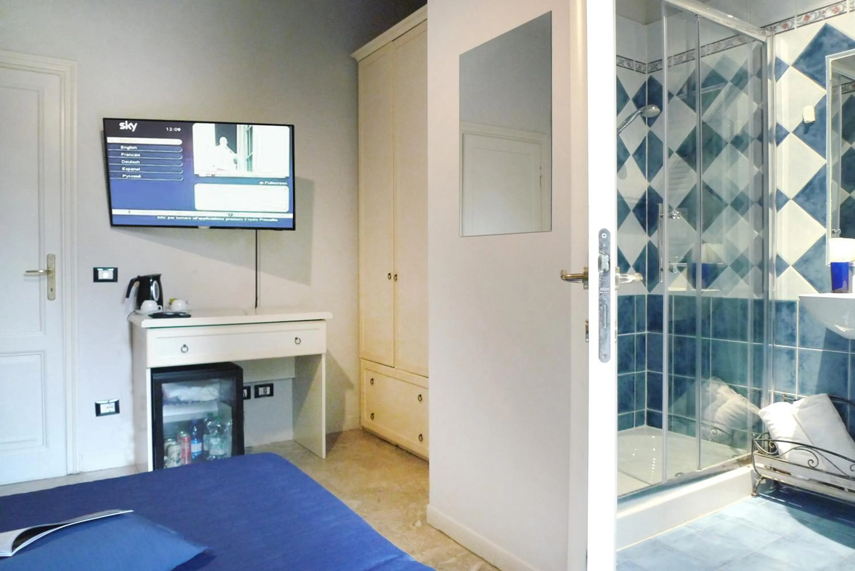 TV and multimedia, Bed in Relais Stibbert Florence