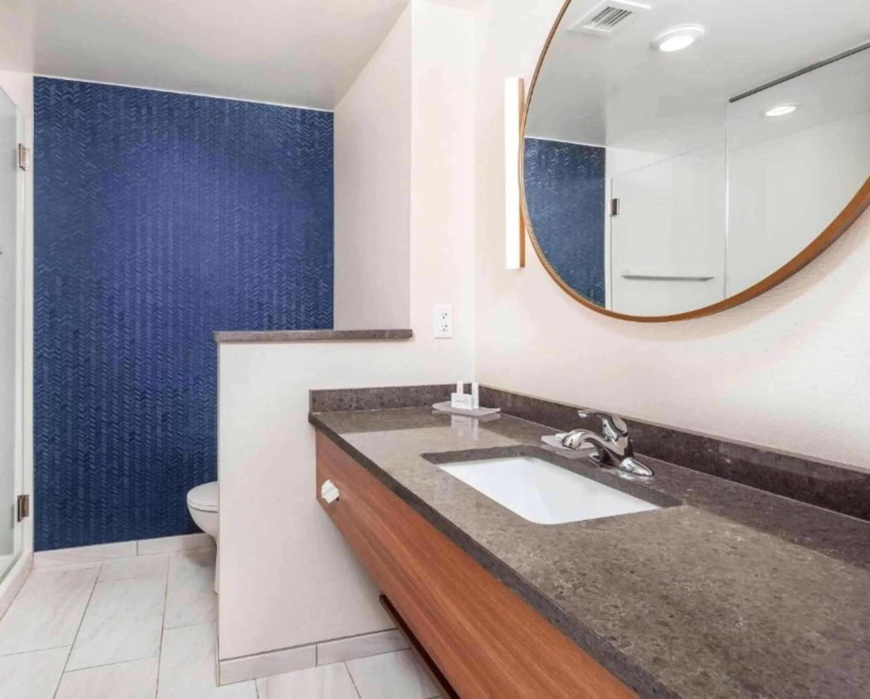 Bathroom in Fairfield Inn & Suites by Marriott Lebanon