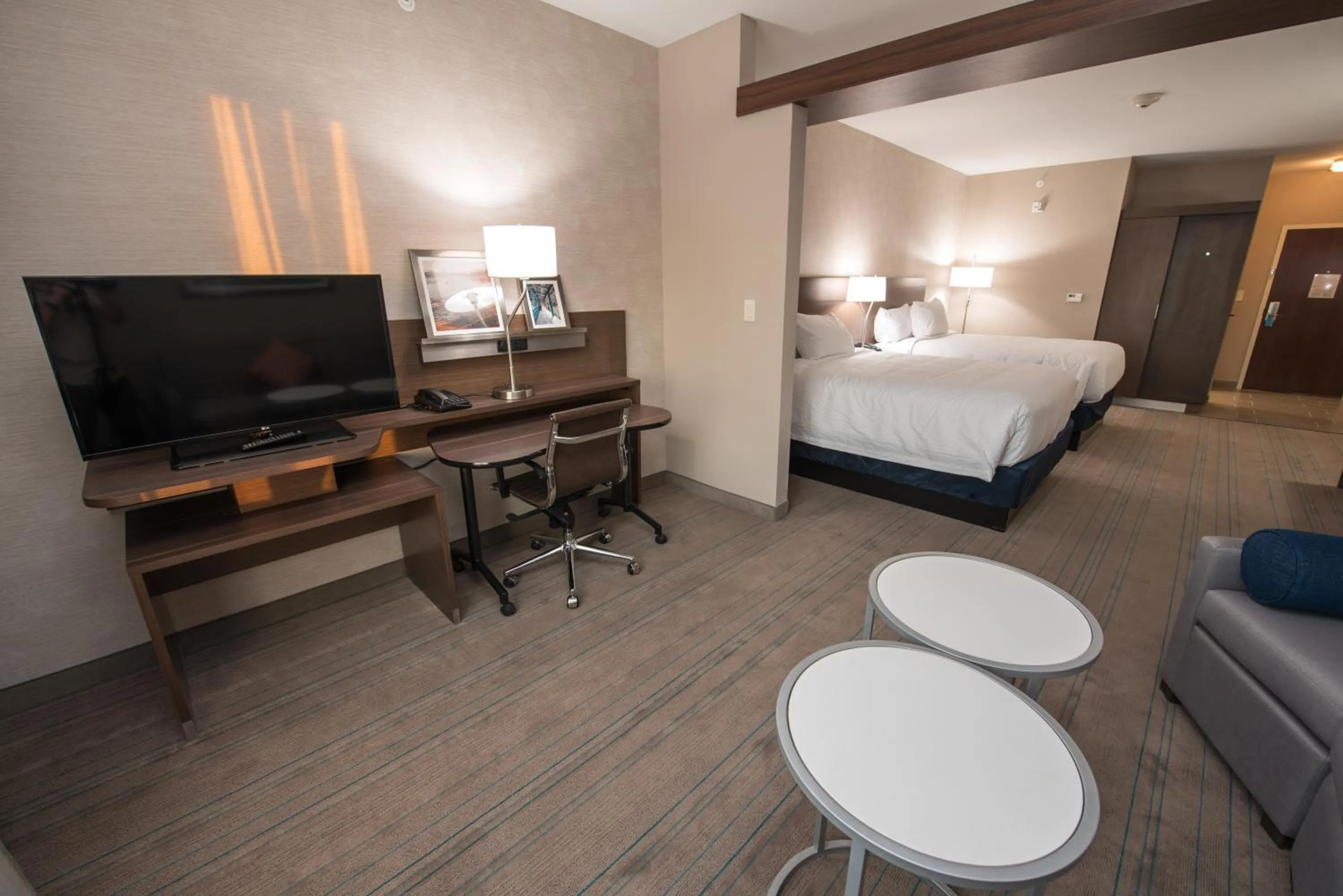 Communal lounge/ TV room, Bed in Fairfield Inn & Suites by Marriott Huntsville
