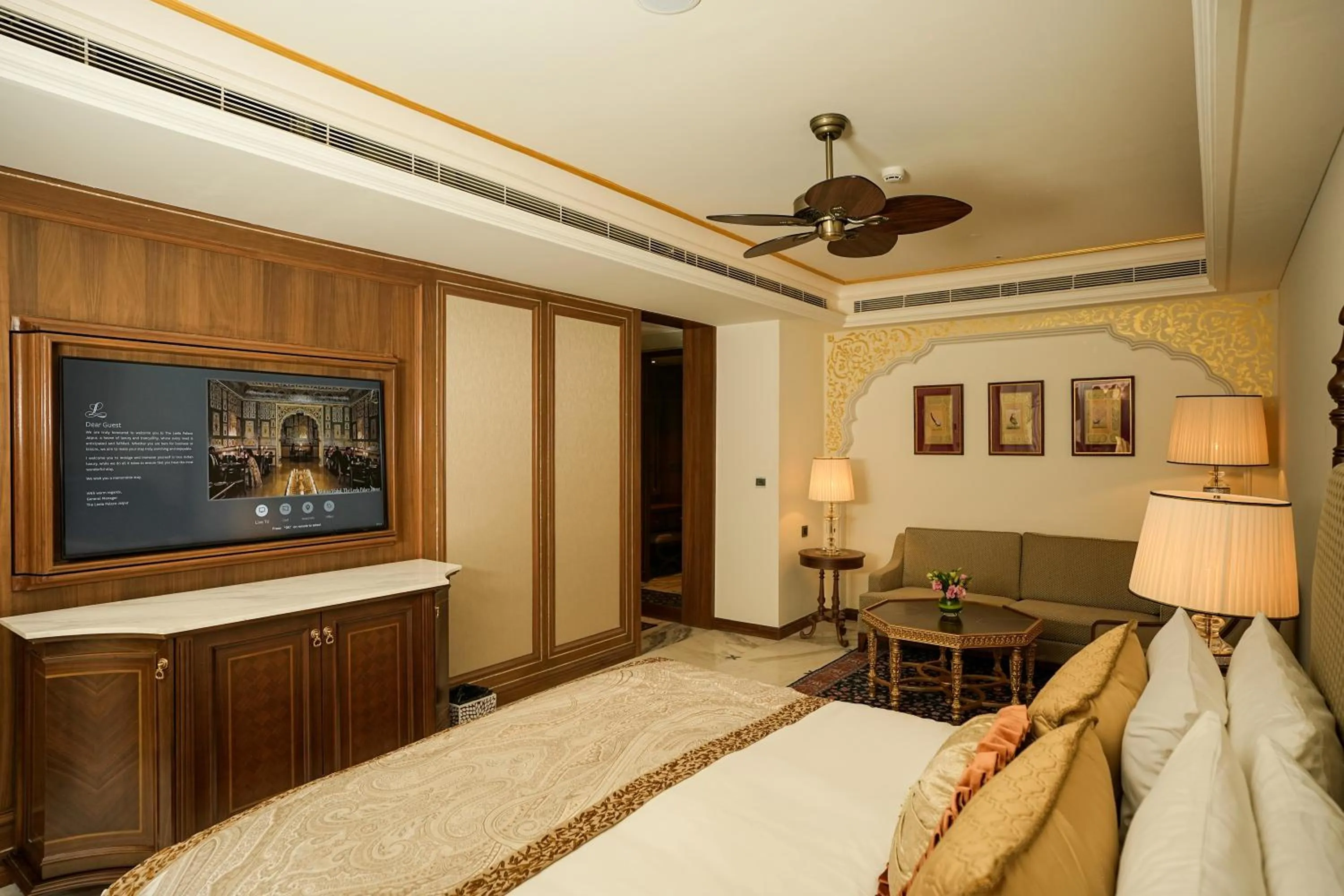 Photo of the whole room, Bed in The Leela Palace Jaipur