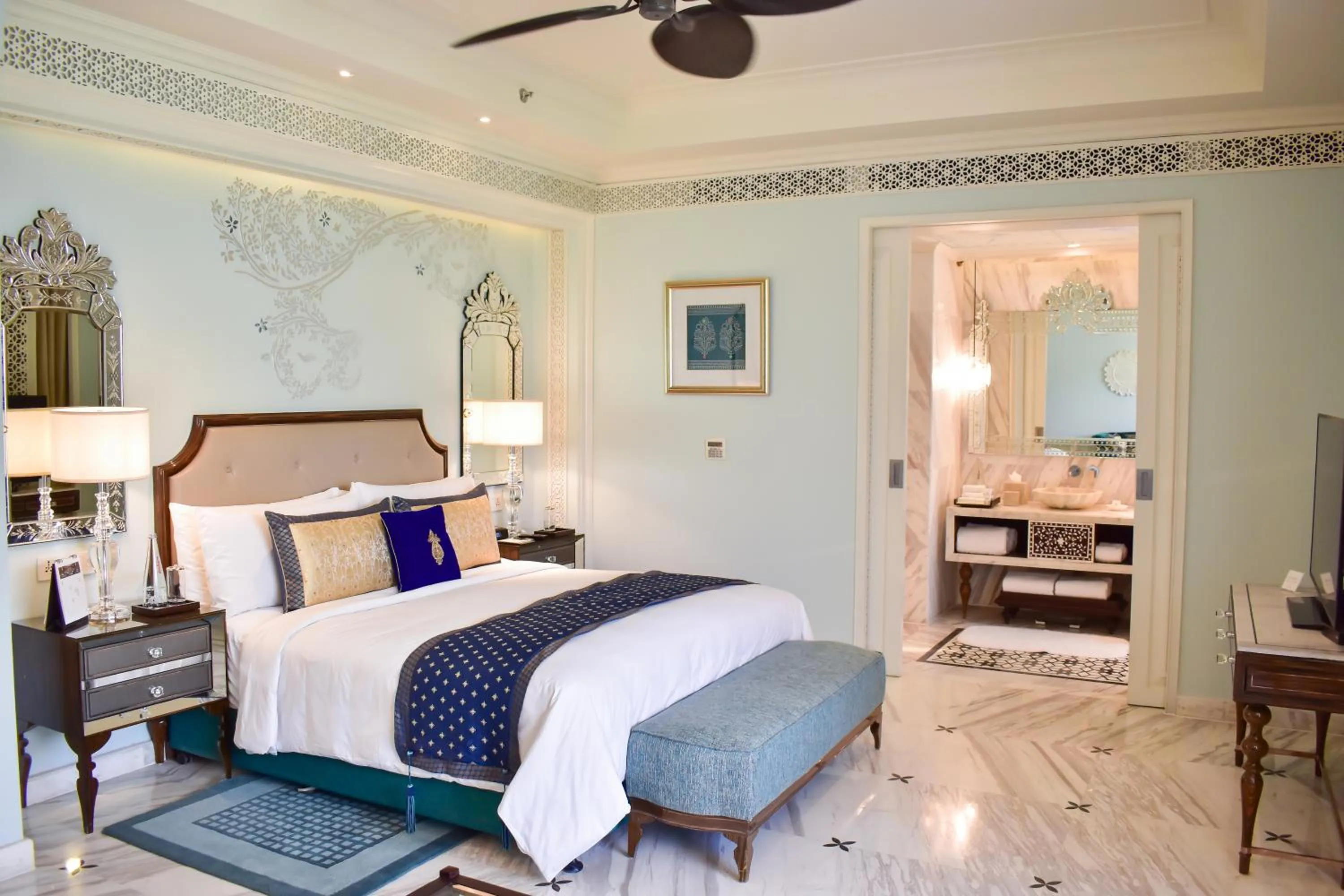 Bedroom, Bed in The Leela Palace Jaipur