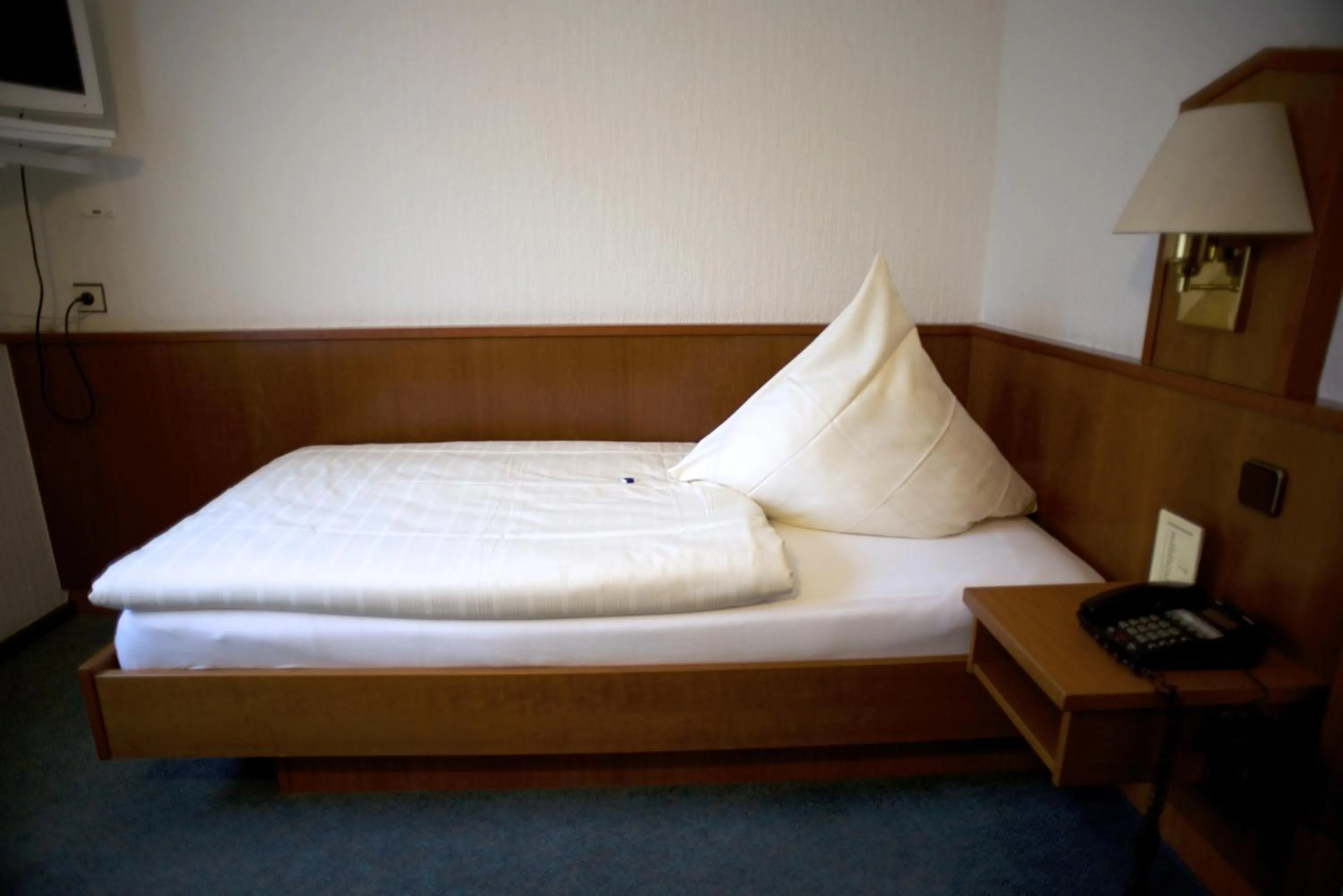 Bed in Hotel Marienhof Düsseldorf Neuss