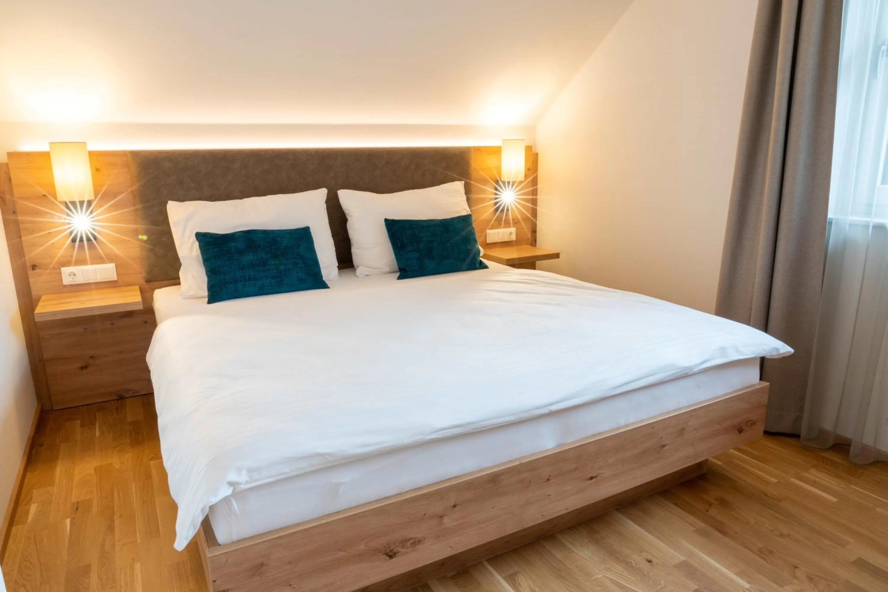 Bedroom, Bed in die UnterbergerIn