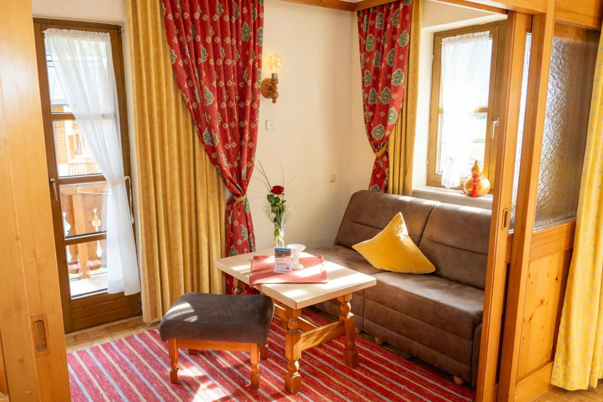 Living room, Seating Area in die UnterbergerIn