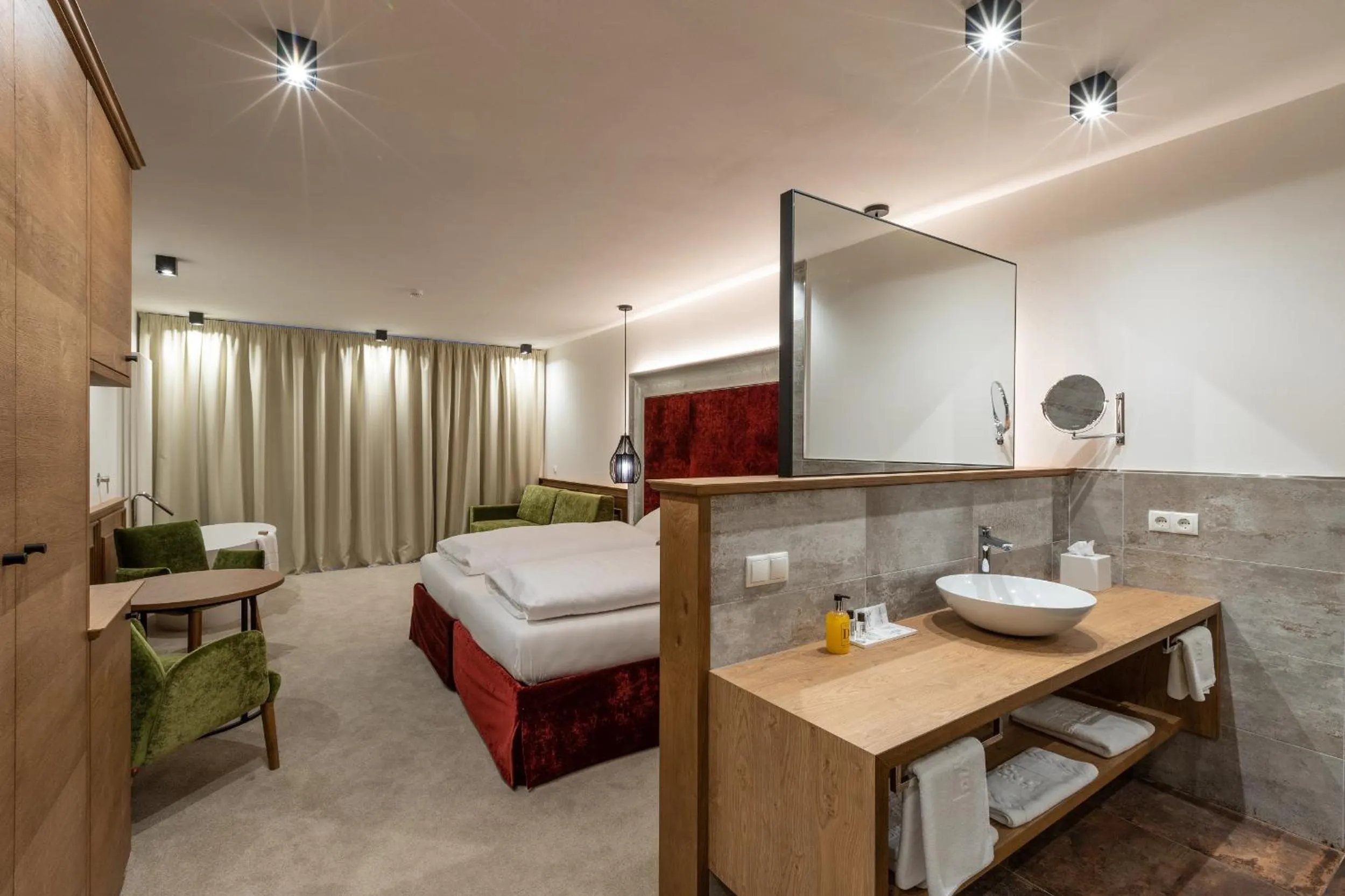 Photo of the whole room, Bed in Diamant Spa Resort