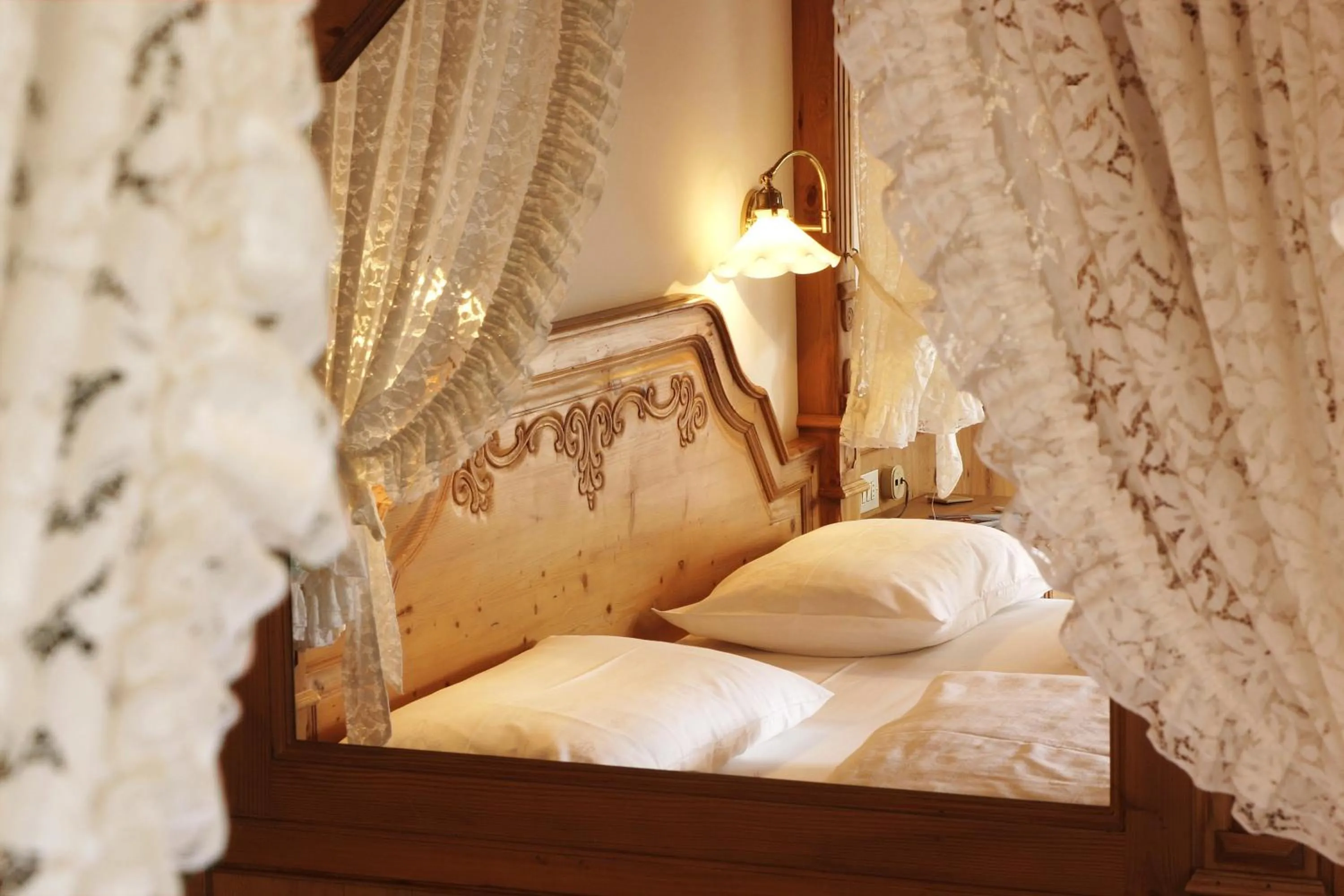 Decorative detail, Bed in Diamant Spa Resort