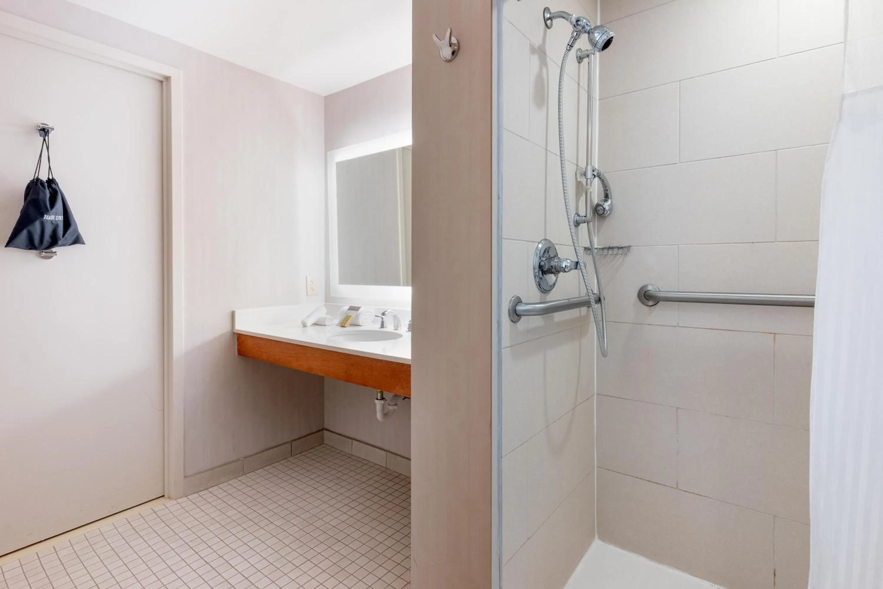 Bathroom in DoubleTree by Hilton Atlanta Airport