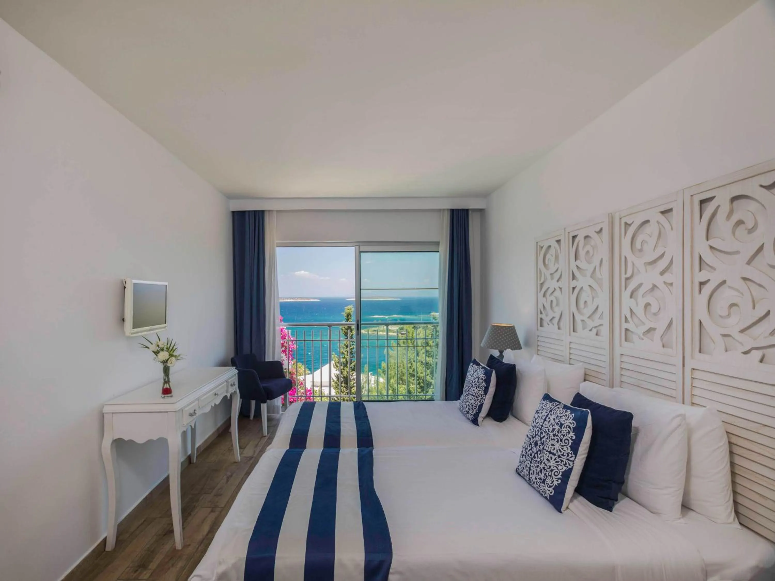 Bed in Blue Dreams Resort Bodrum - Aquapark & Ultra All Inclusive