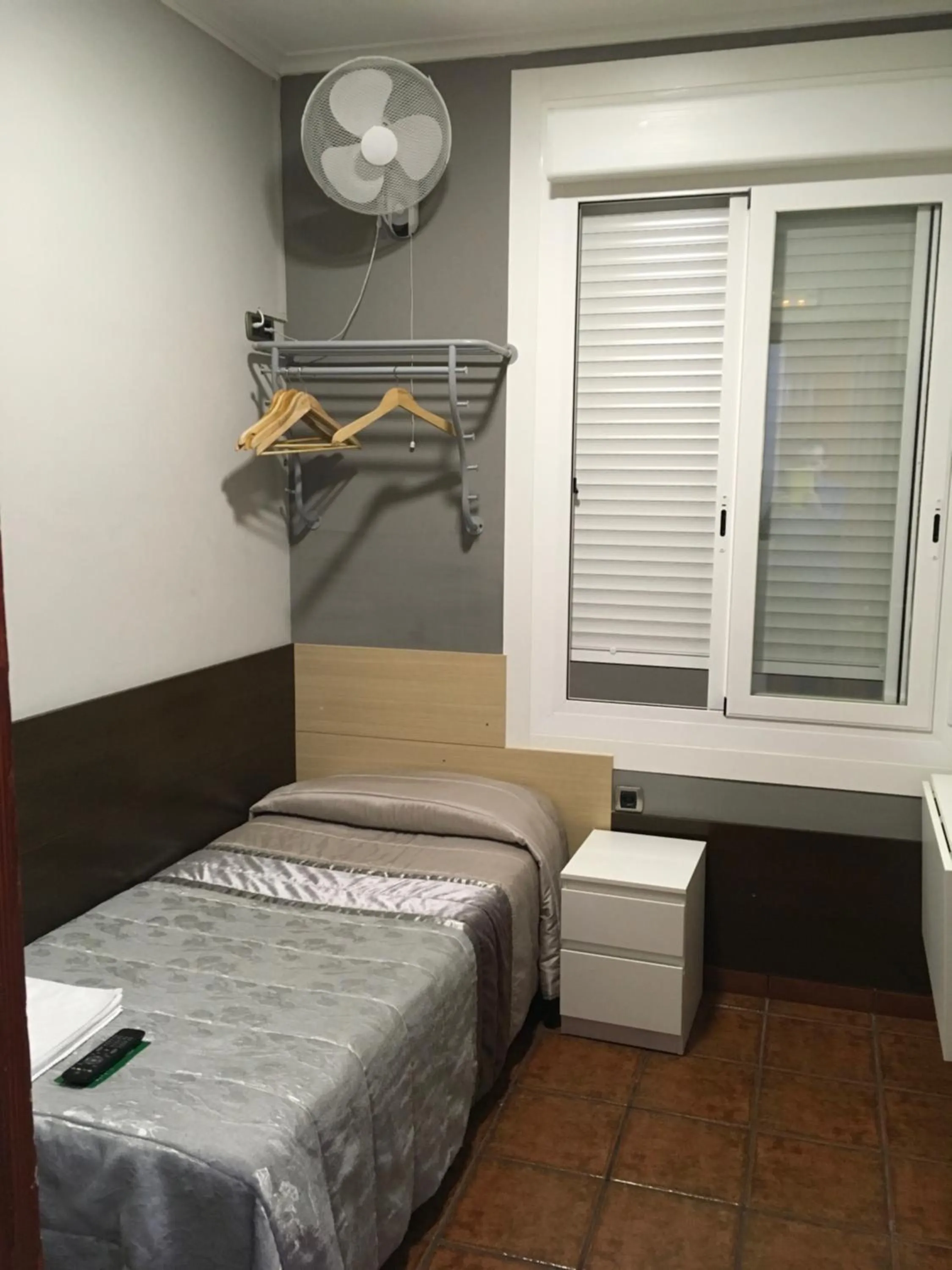 Bed in Pensión La Bilbaina - Albergue Logroño