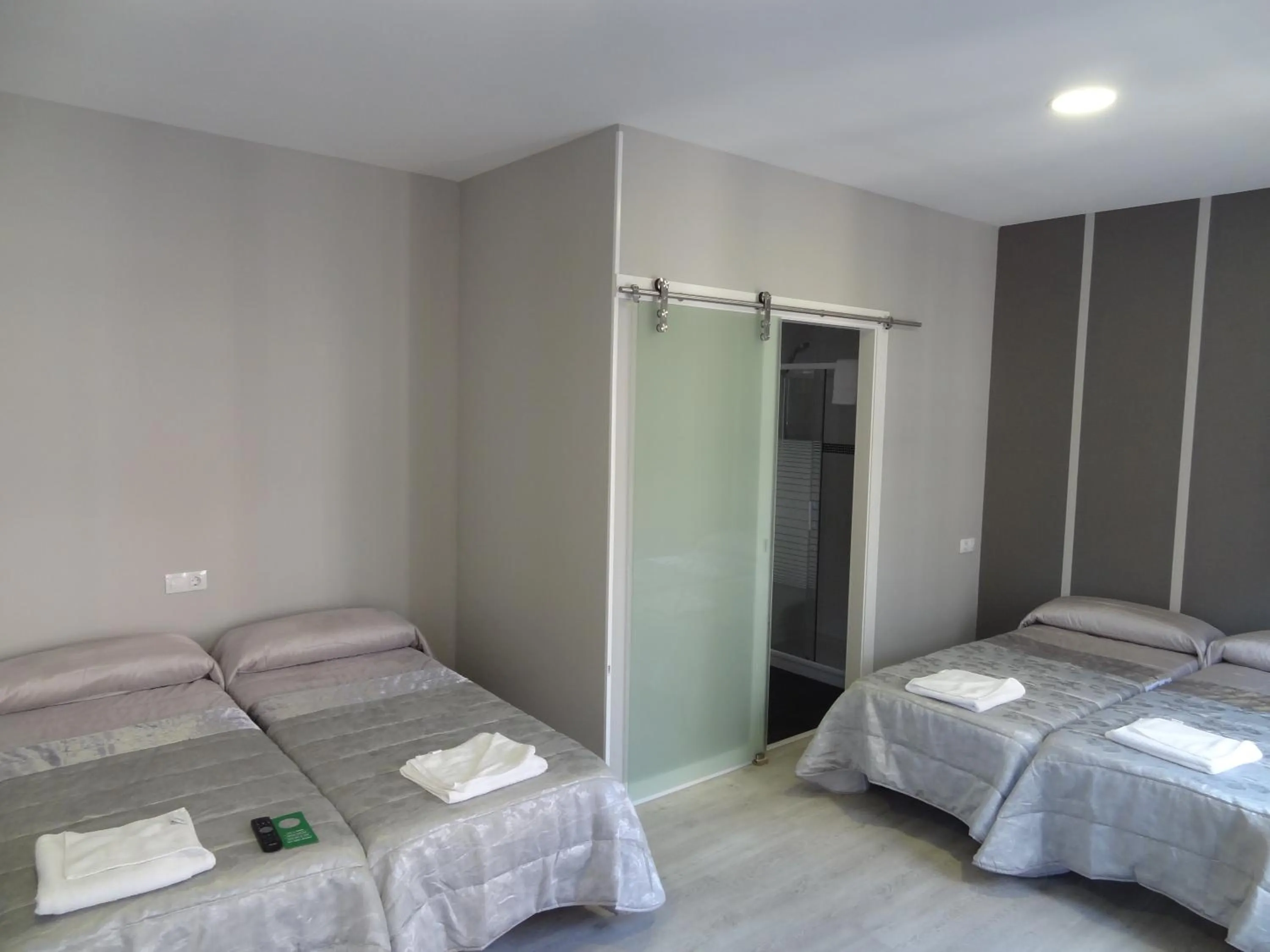 Bed in Pensión La Bilbaina - Albergue Logroño