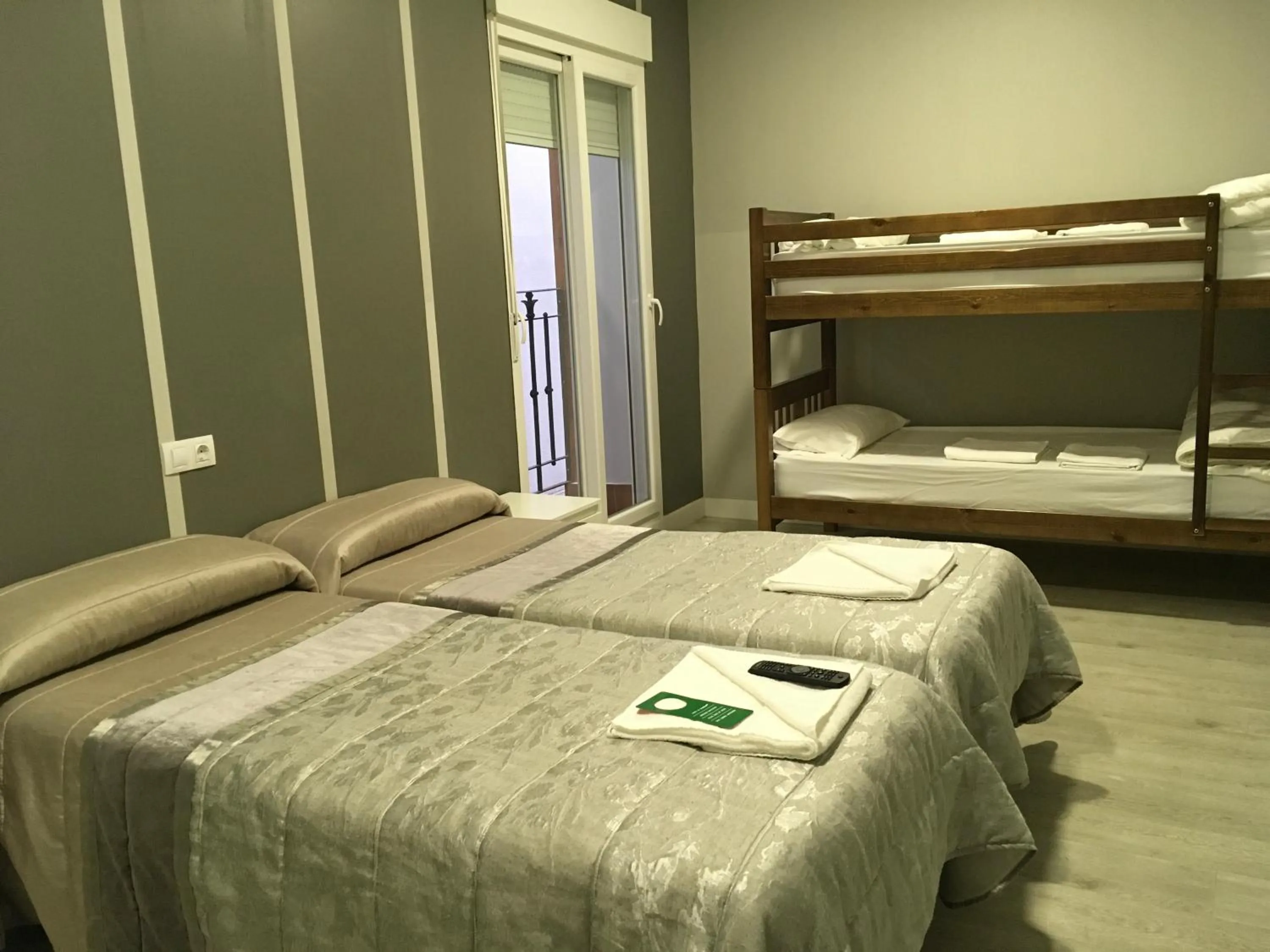 Bedroom, Bed in Pensión La Bilbaina - Albergue Logroño