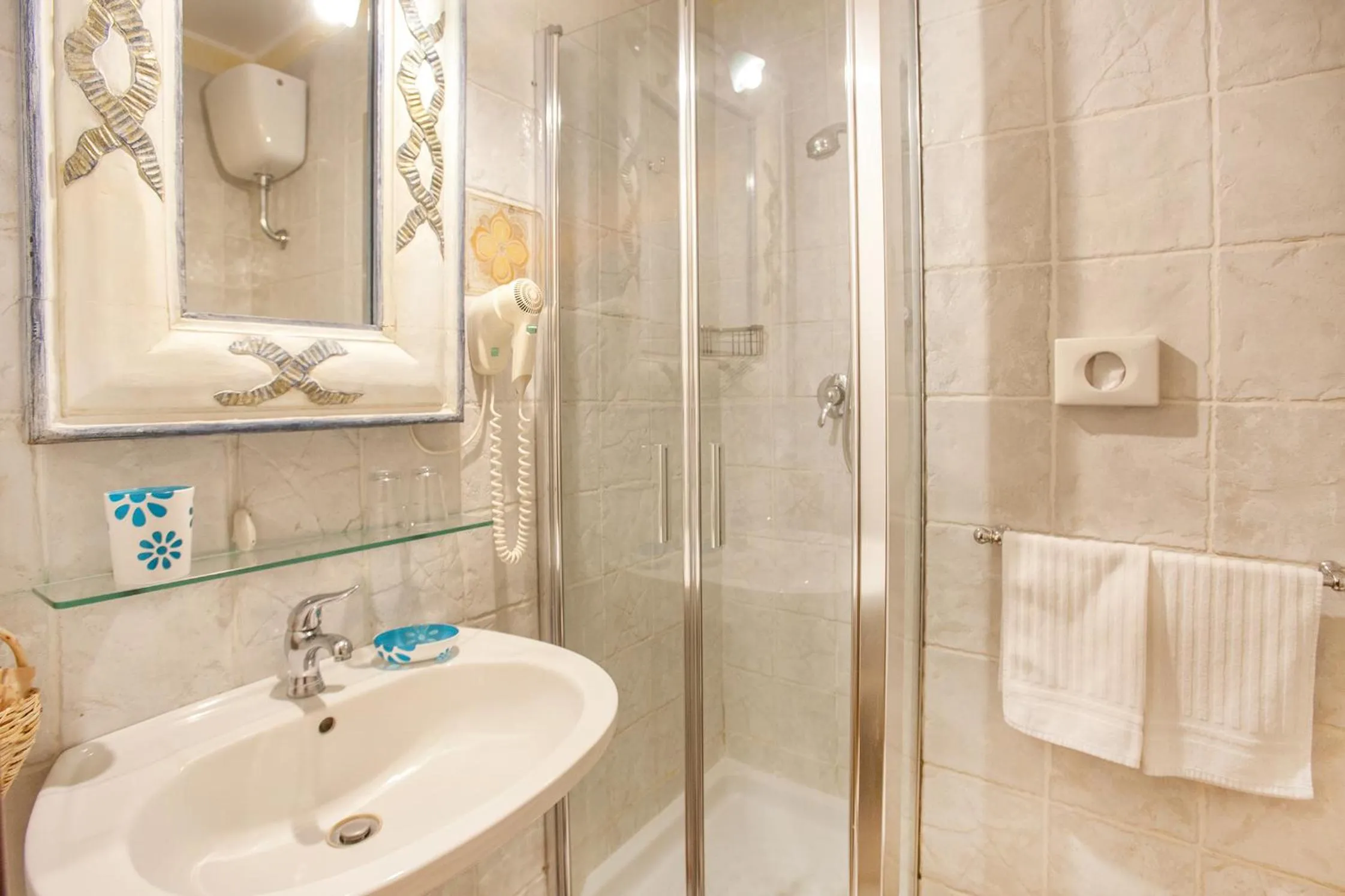 Shower in B&B L'Alloggio Dei Vassalli