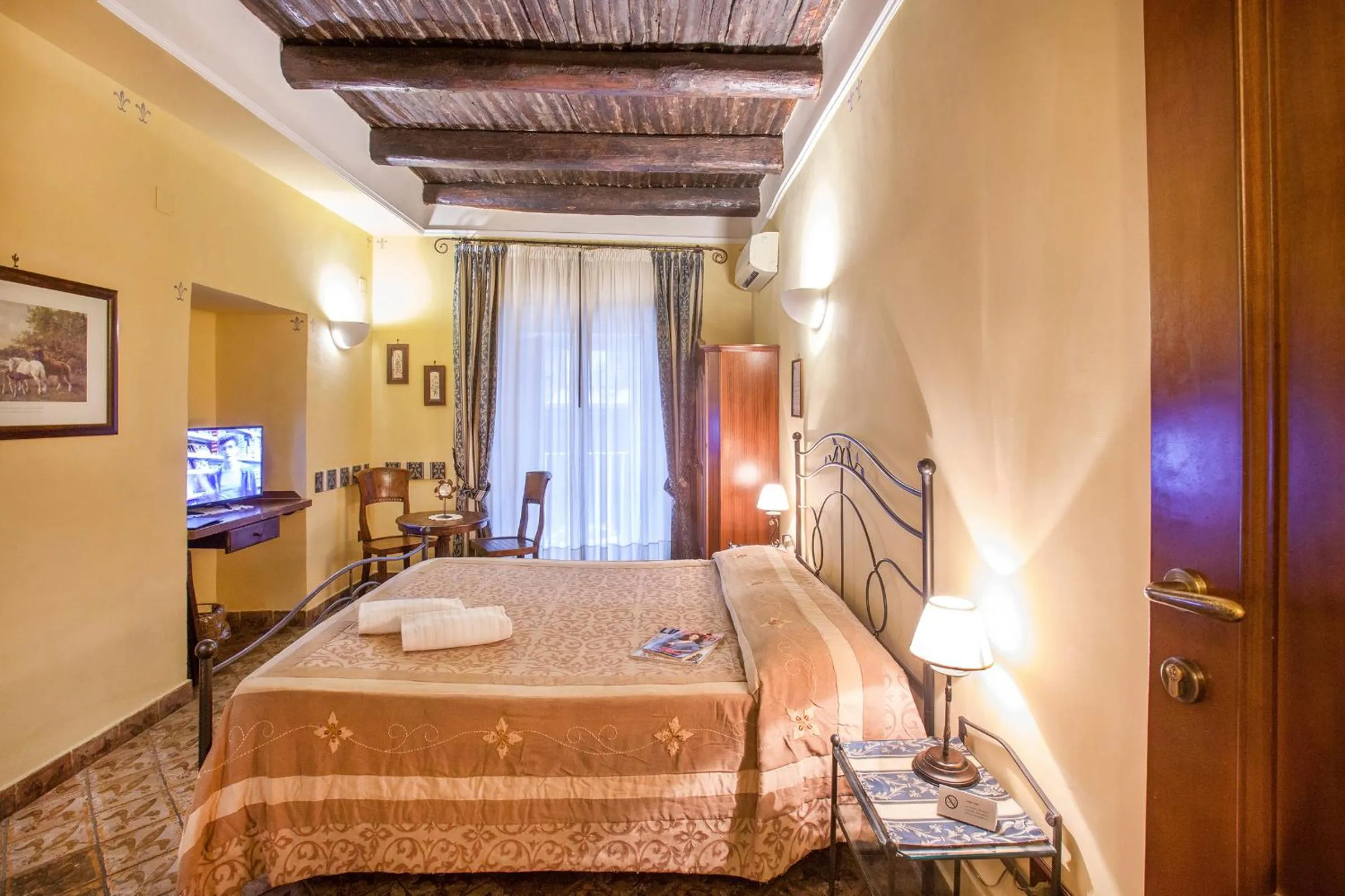 Photo of the whole room, Bed in B&B L'Alloggio Dei Vassalli