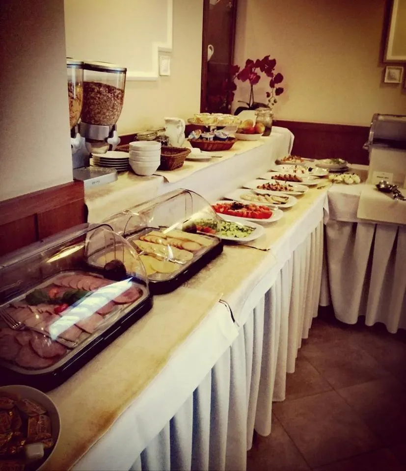 Buffet breakfast in Titanic