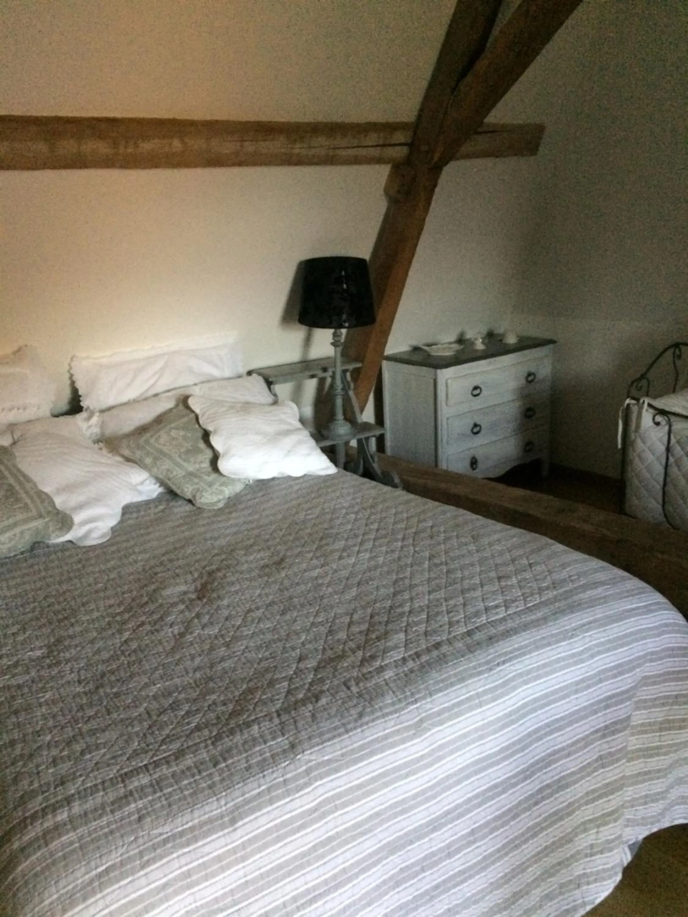 Bedroom, Bed in La Moulinière, jolie longère du XVIIè 25, chemin de la Source