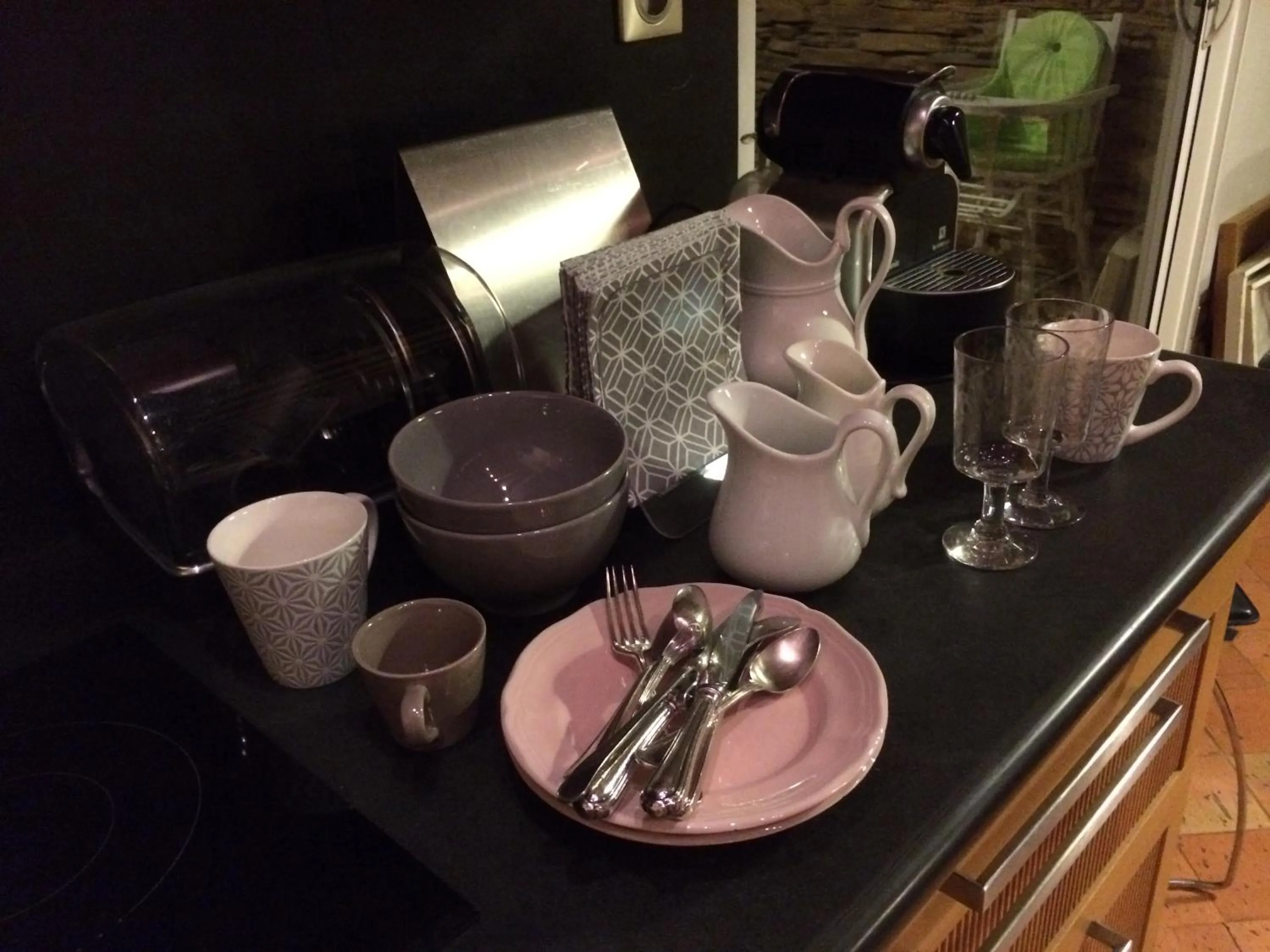 Dining area in La Moulinière, jolie longère du XVIIè 25, chemin de la Source