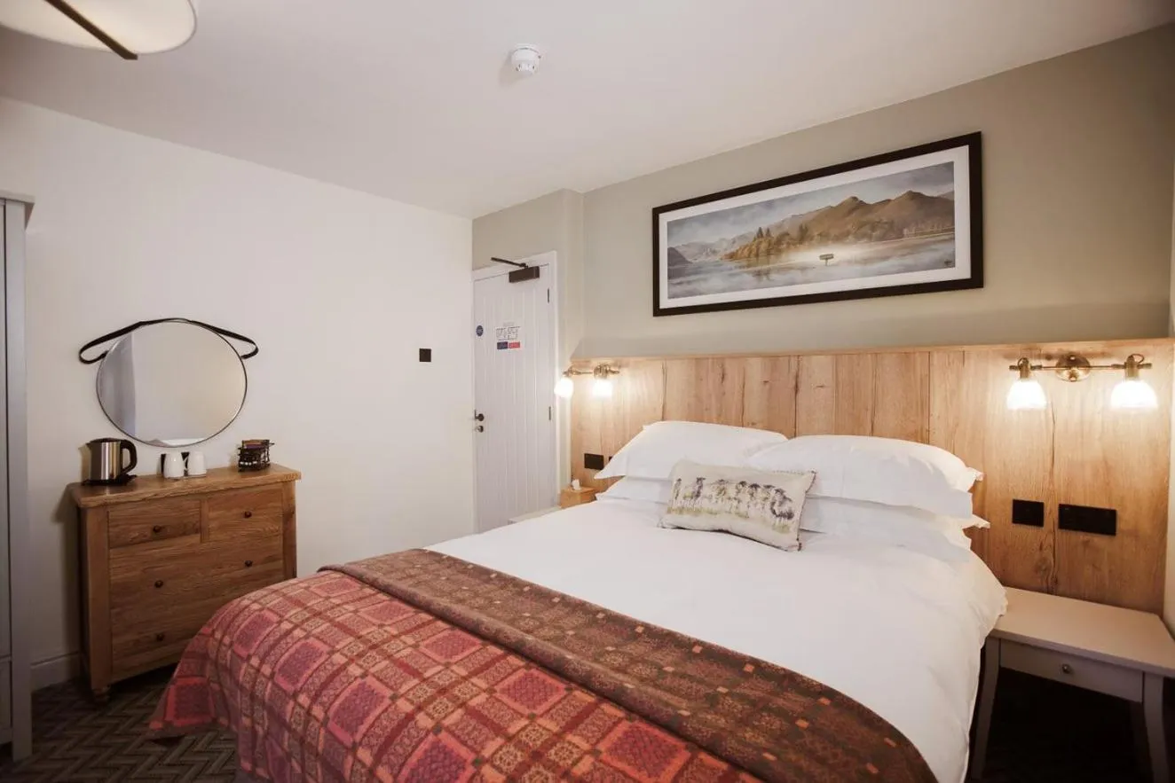 Bedroom, Bed in Royal Oak Hotel